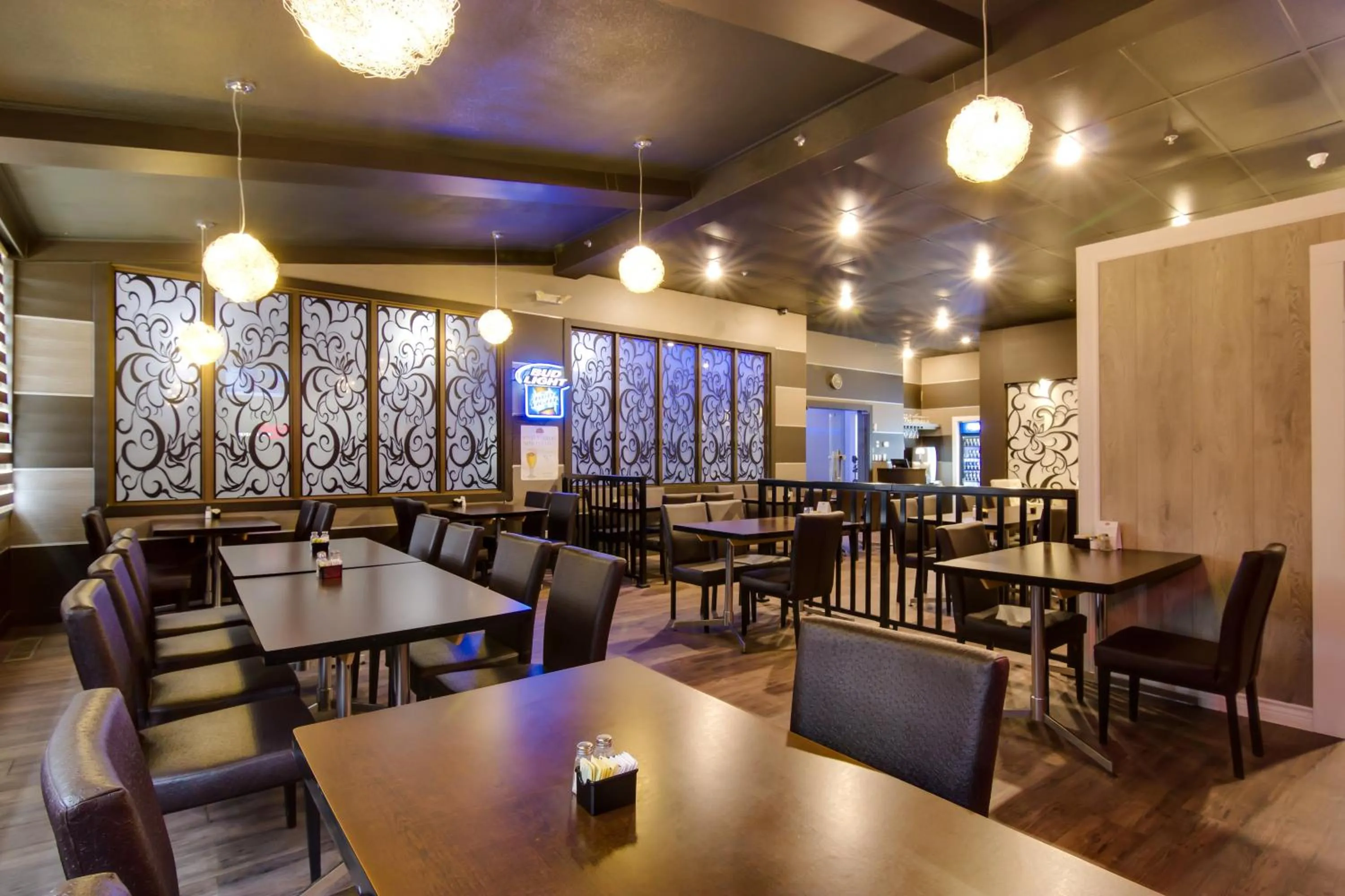 Restaurant/Places to Eat in Motel 6 Kerrobert, SK