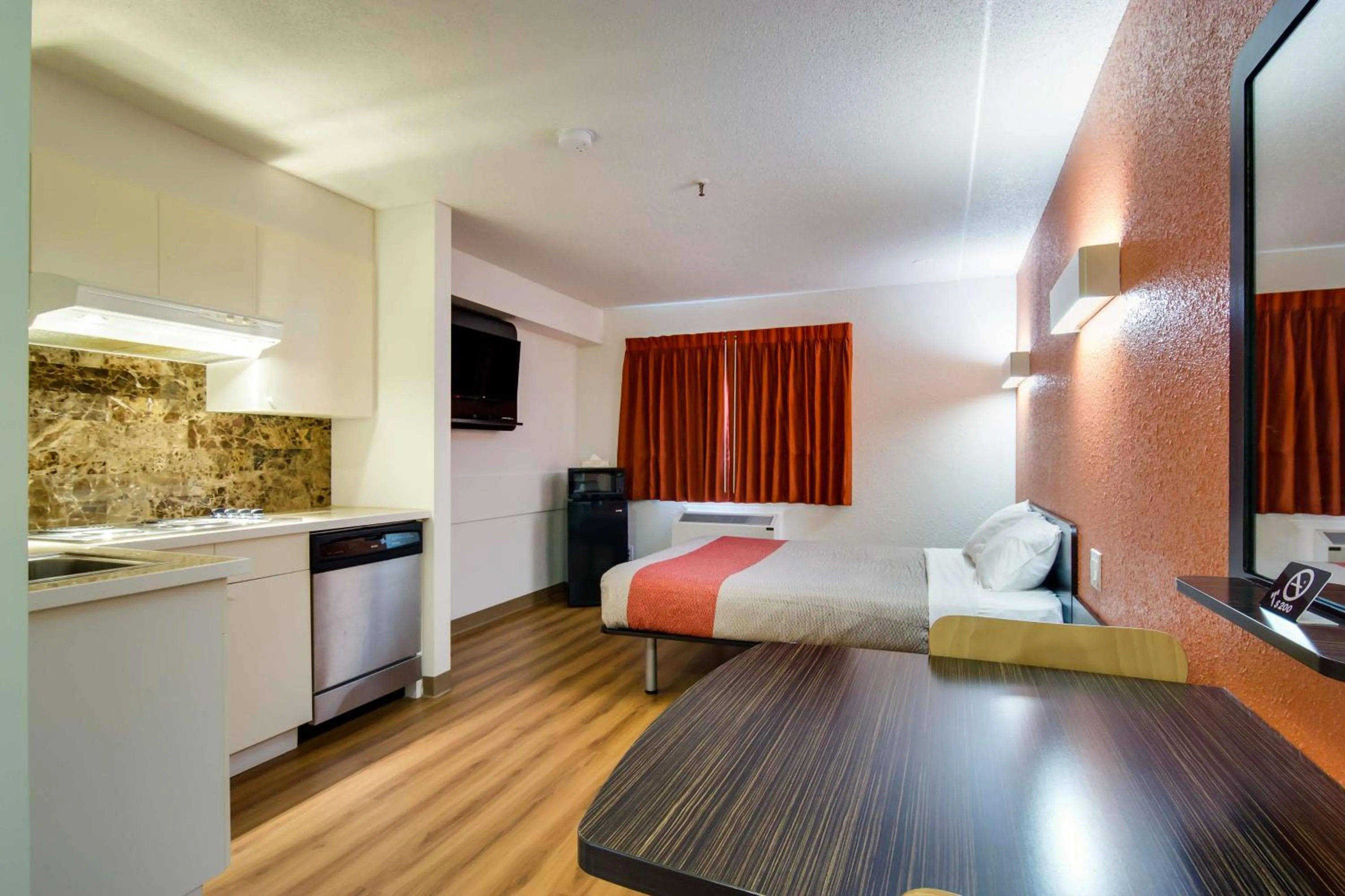 TV and multimedia in Motel 6 Kerrobert, SK