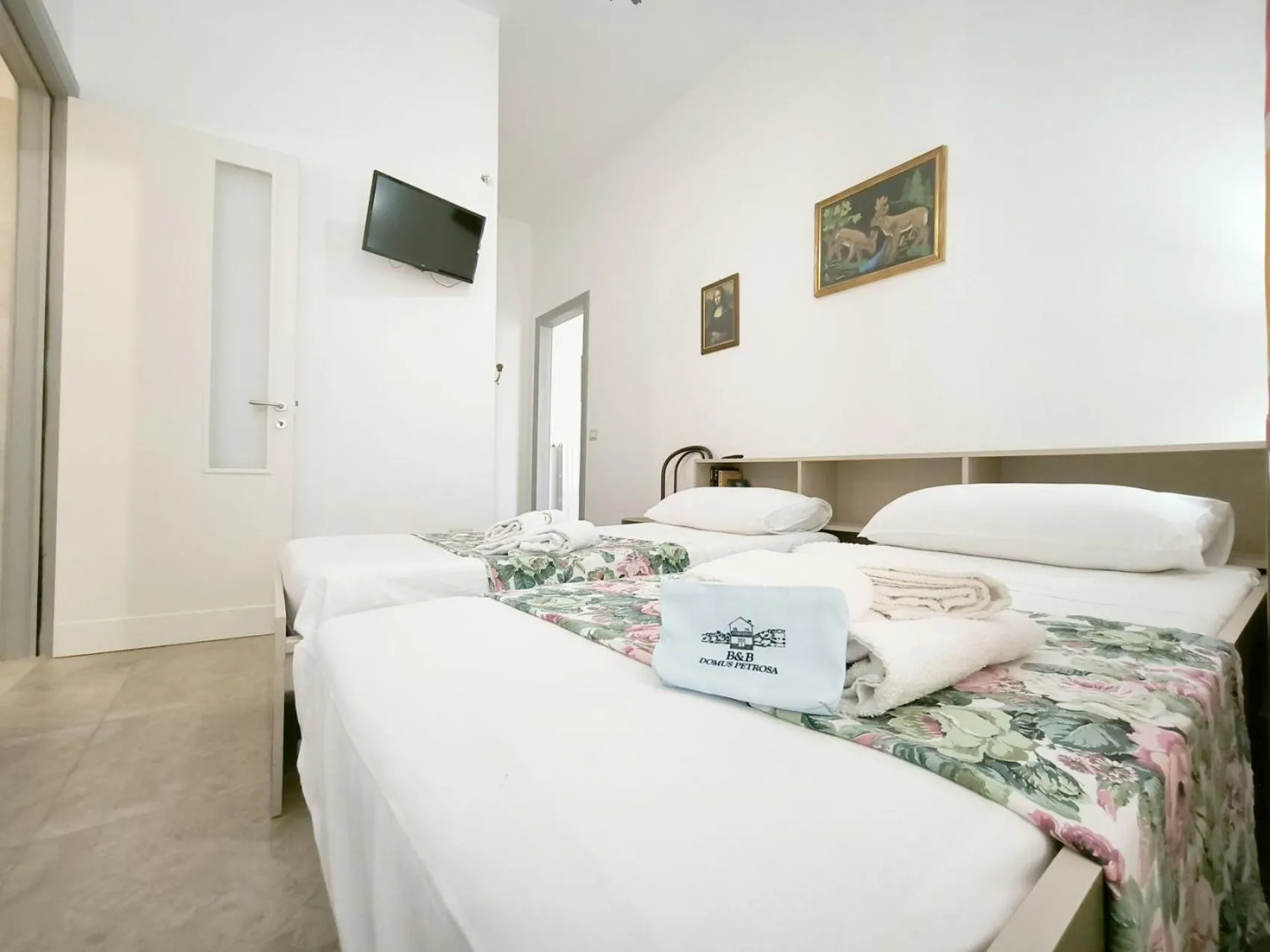 Bedroom in Domus Petrosa