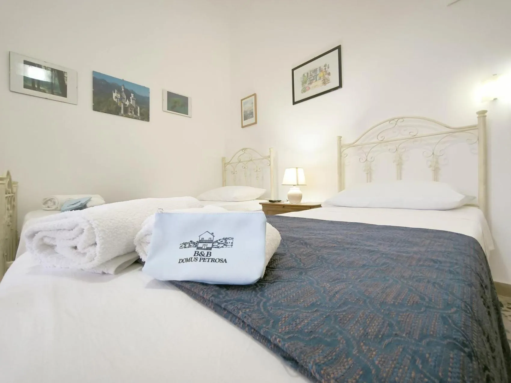 Bedroom in Domus Petrosa