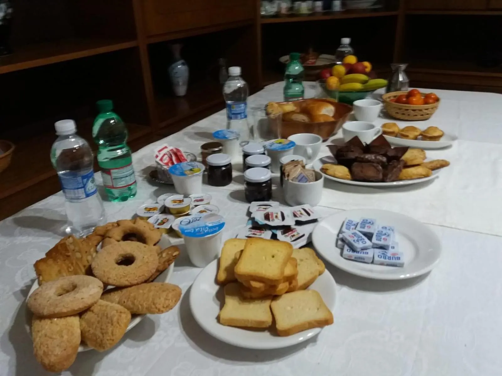 Buffet breakfast in Domus Petrosa