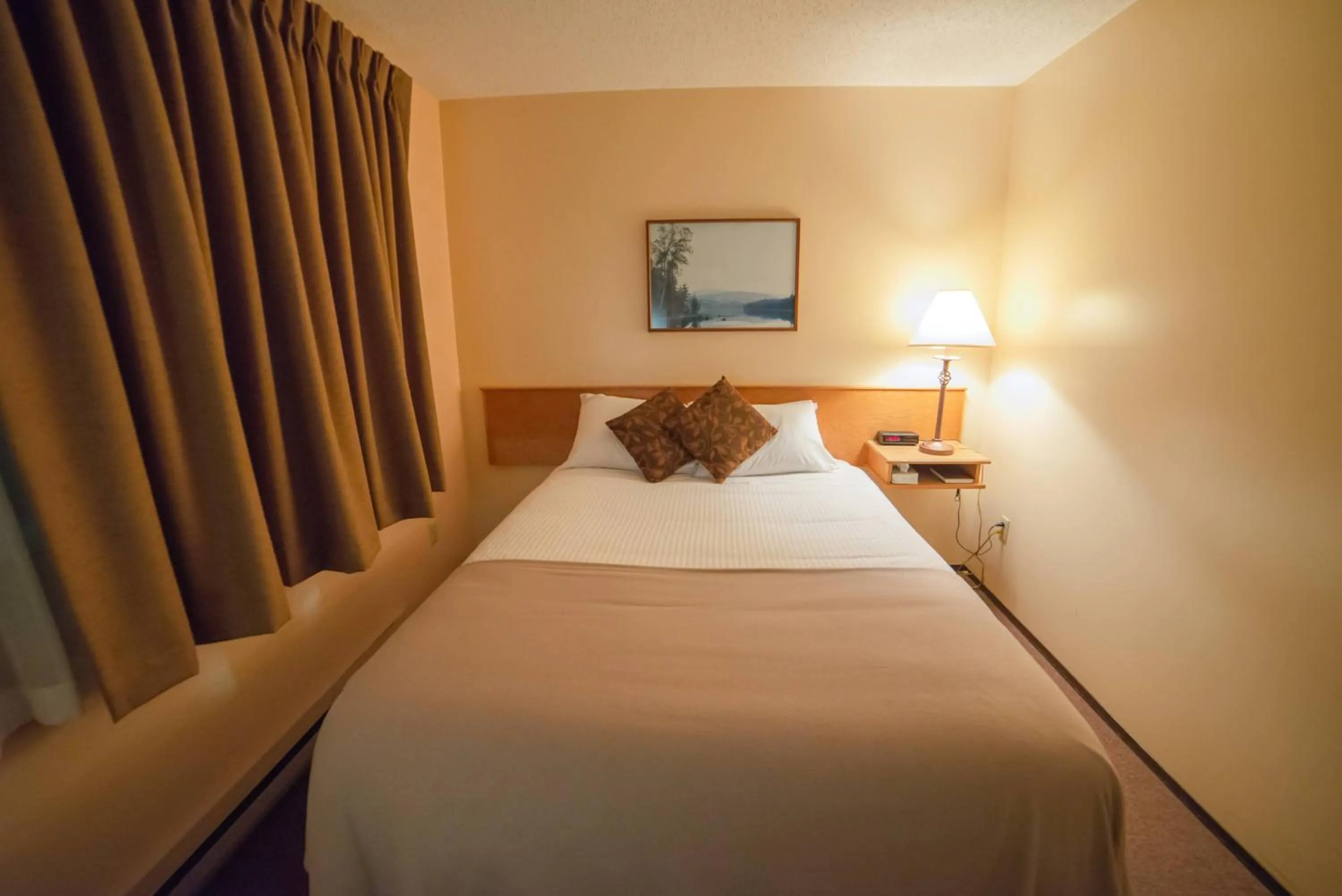 Bed in Northway Motor Inn