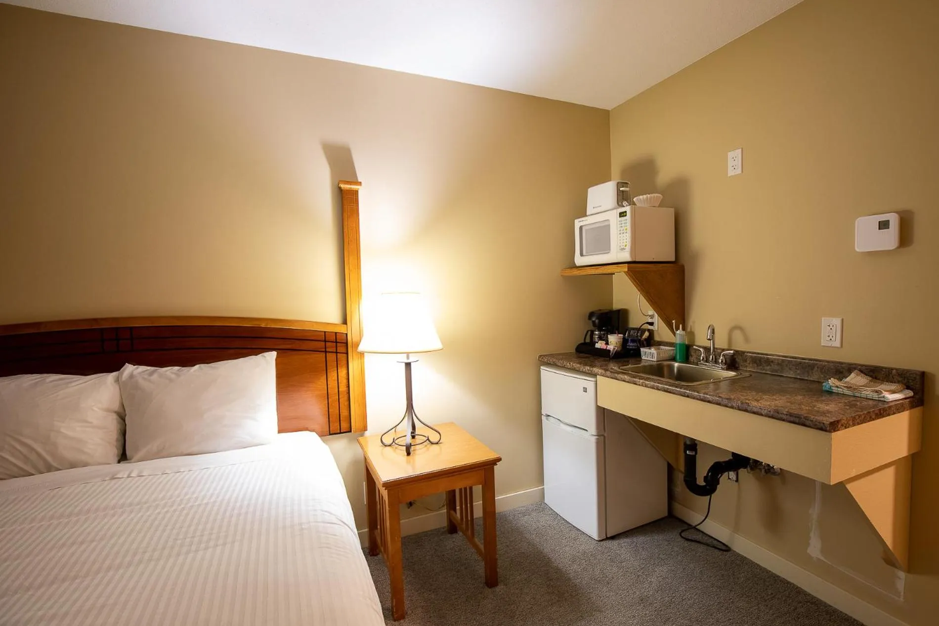 Bed in Northway Motor Inn