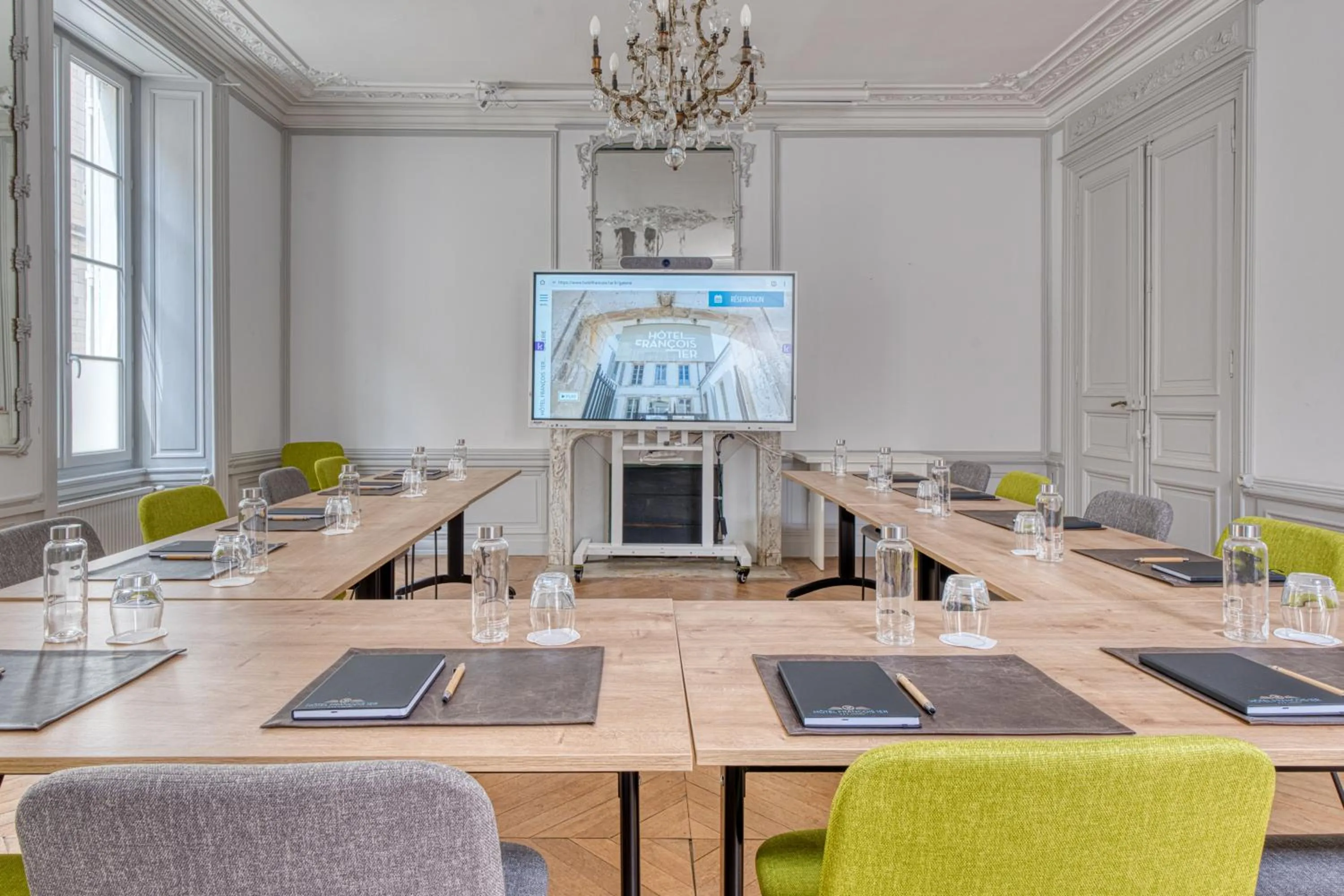 TV and multimedia in Hôtel François 1er