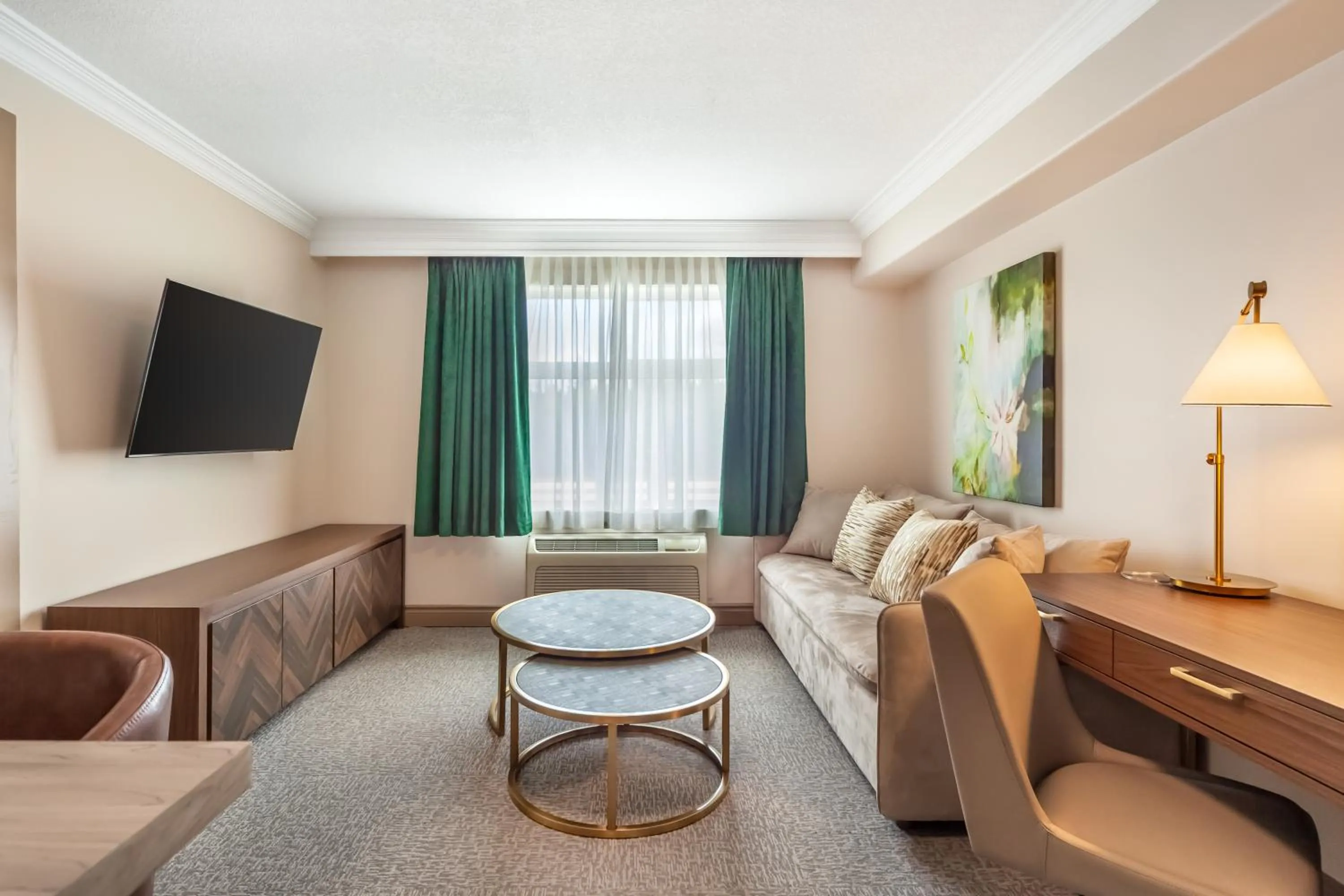 Living room in Velora Hinton, an Ascend Collection Hotel