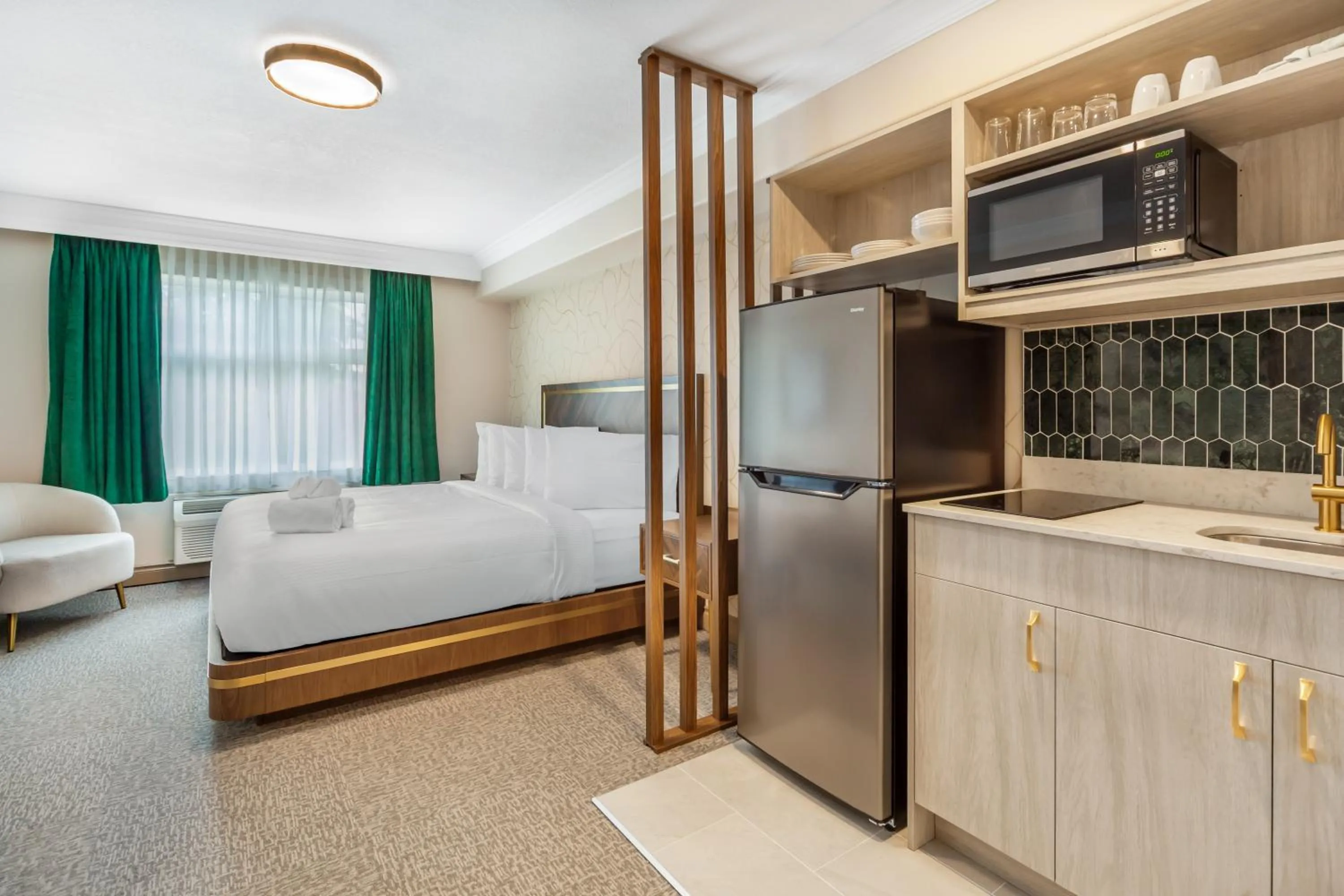 Photo of the whole room, Bed in Velora Hinton, an Ascend Collection Hotel