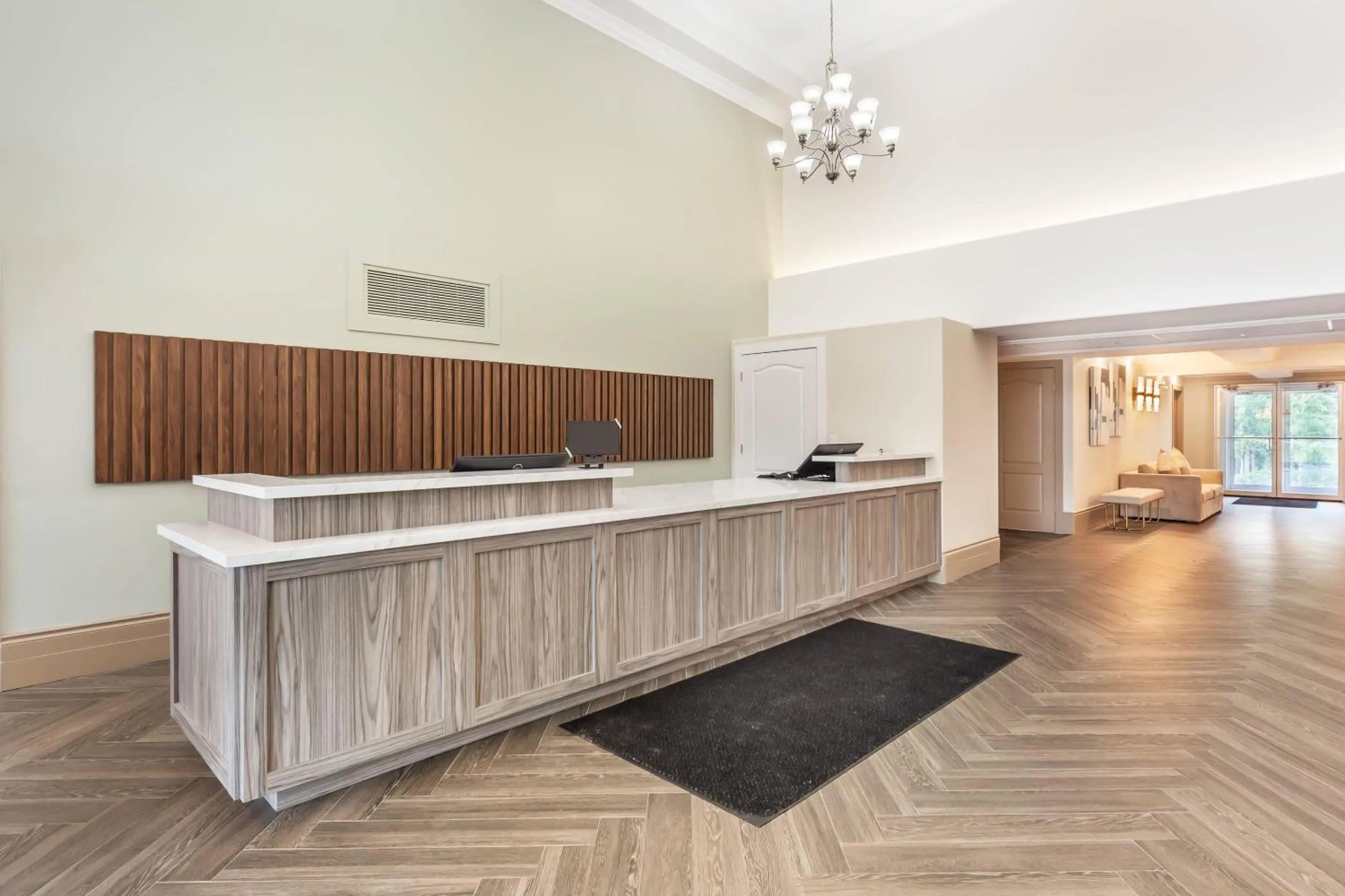 Lobby or reception in Velora Hinton, an Ascend Collection Hotel