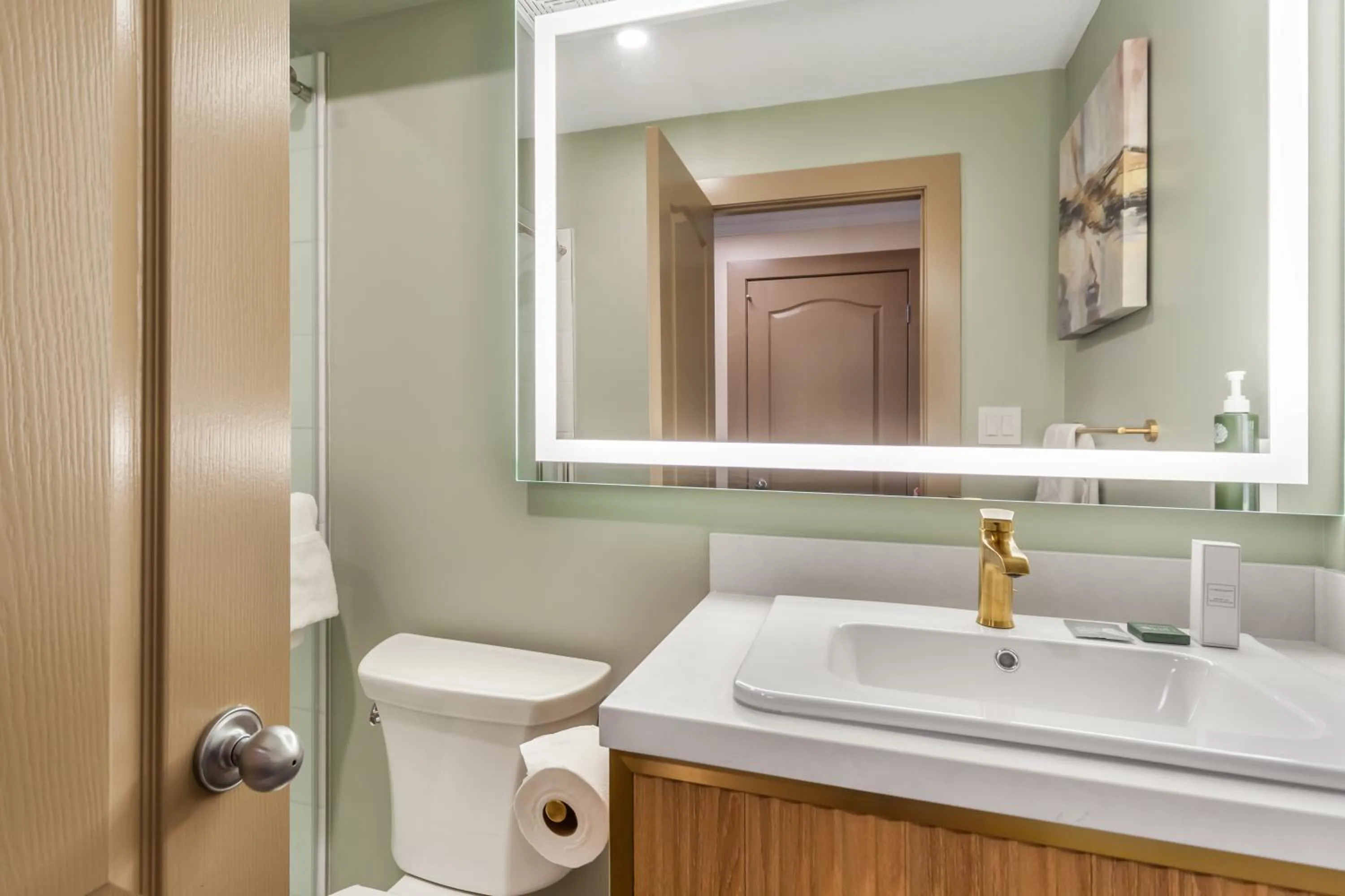 Bathroom in Velora Hinton, an Ascend Collection Hotel