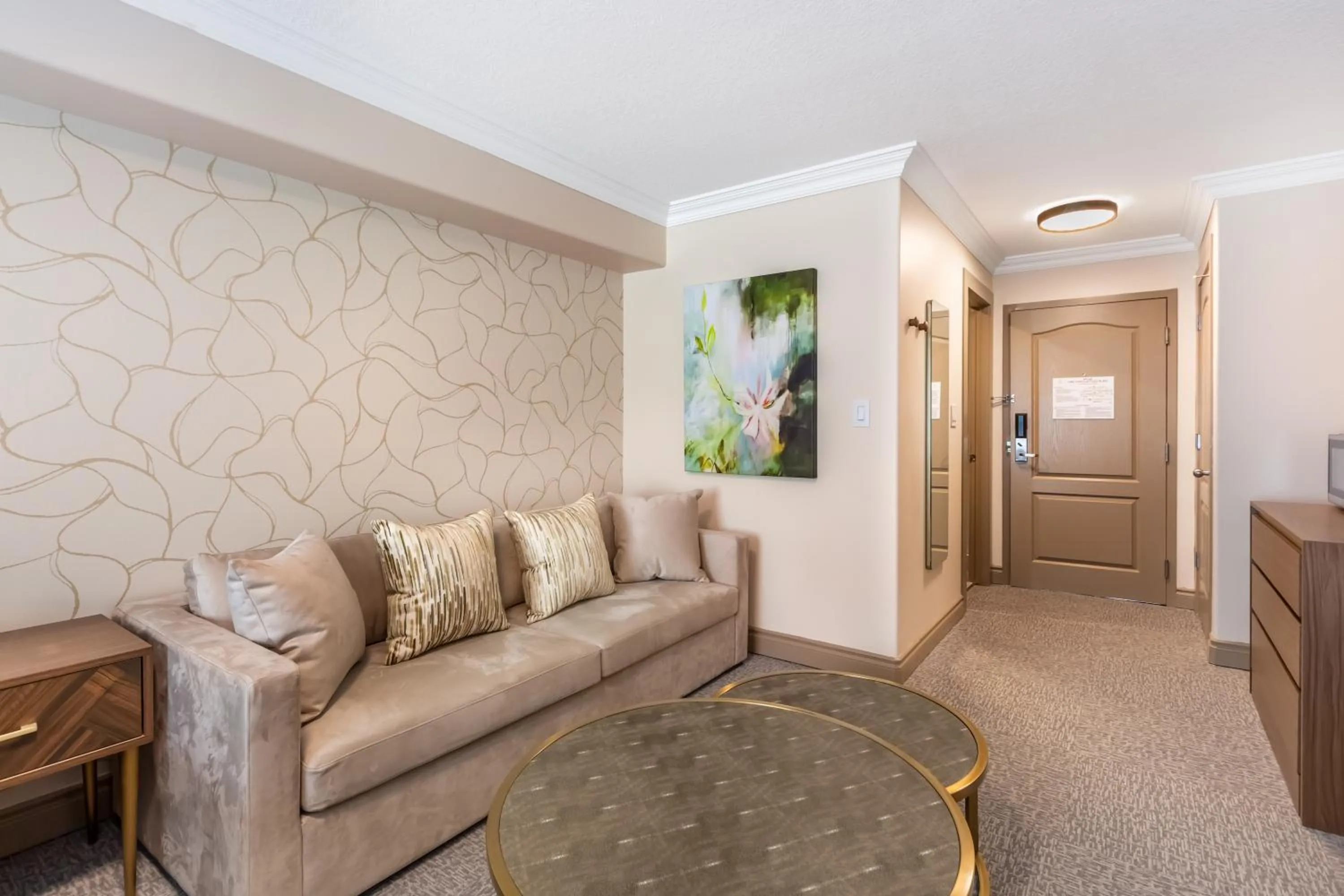 Seating area in Velora Hinton, an Ascend Collection Hotel