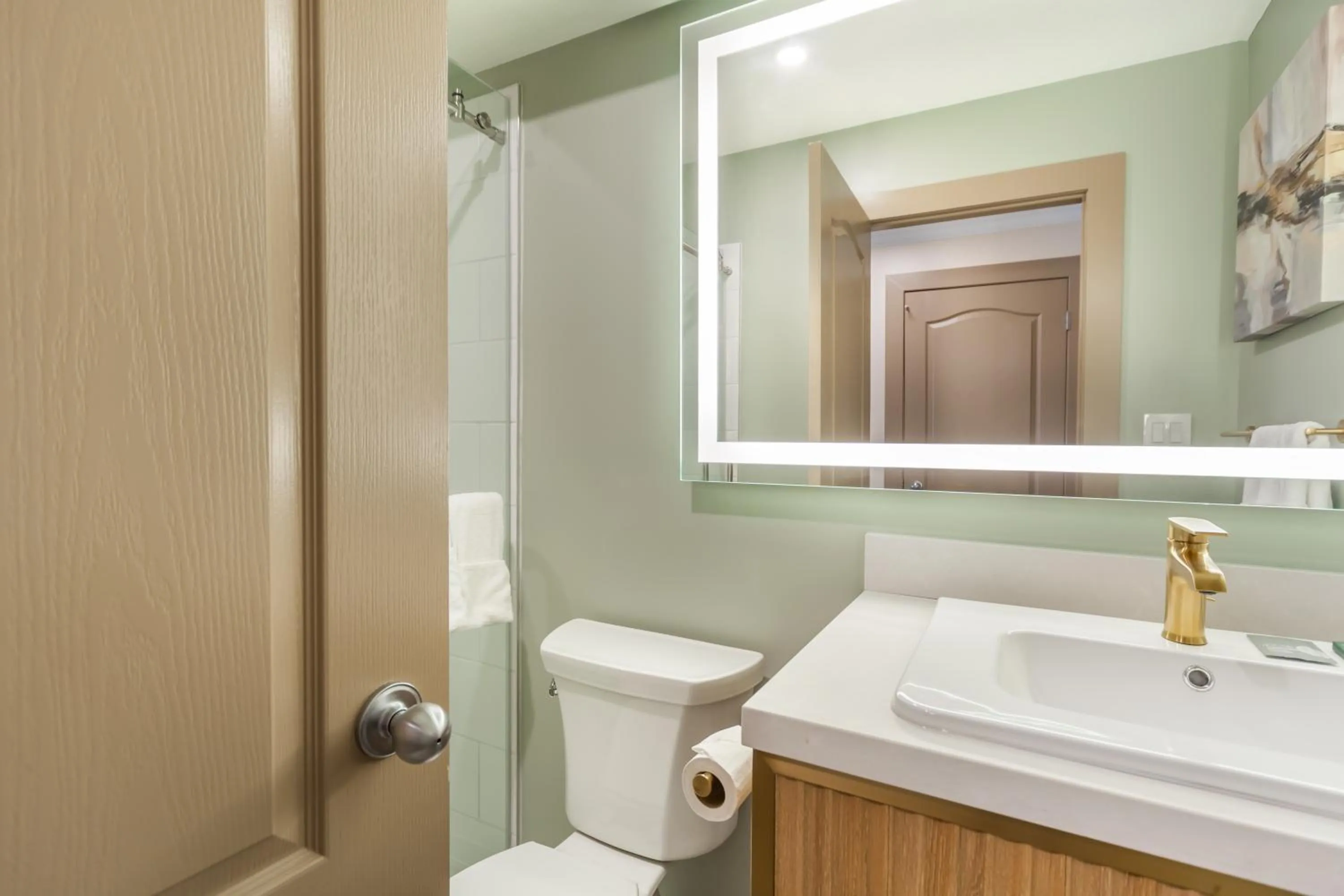 Bathroom in Velora Hinton, an Ascend Collection Hotel