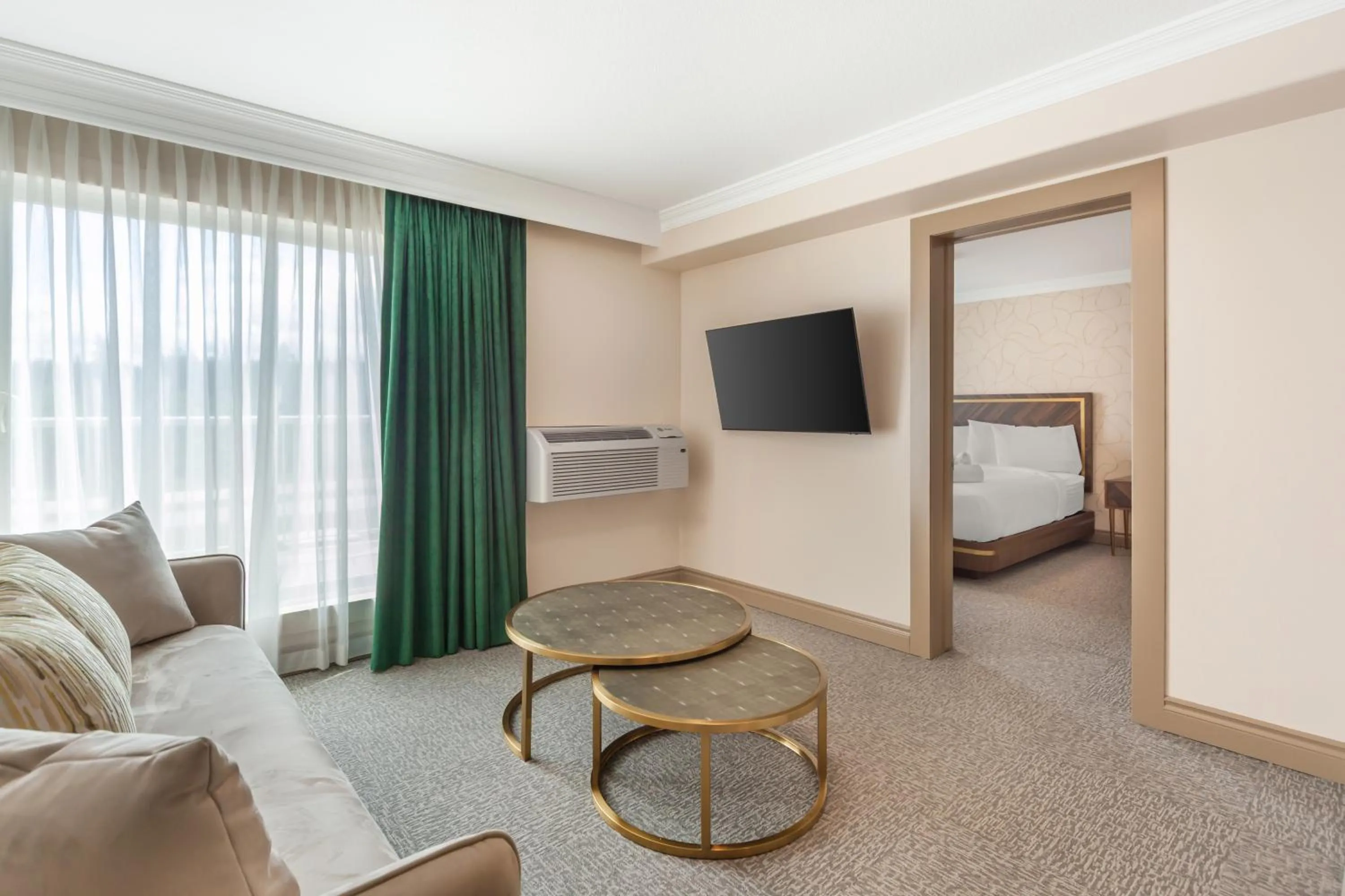 Balcony/Terrace, Bed in Velora Hinton, an Ascend Collection Hotel