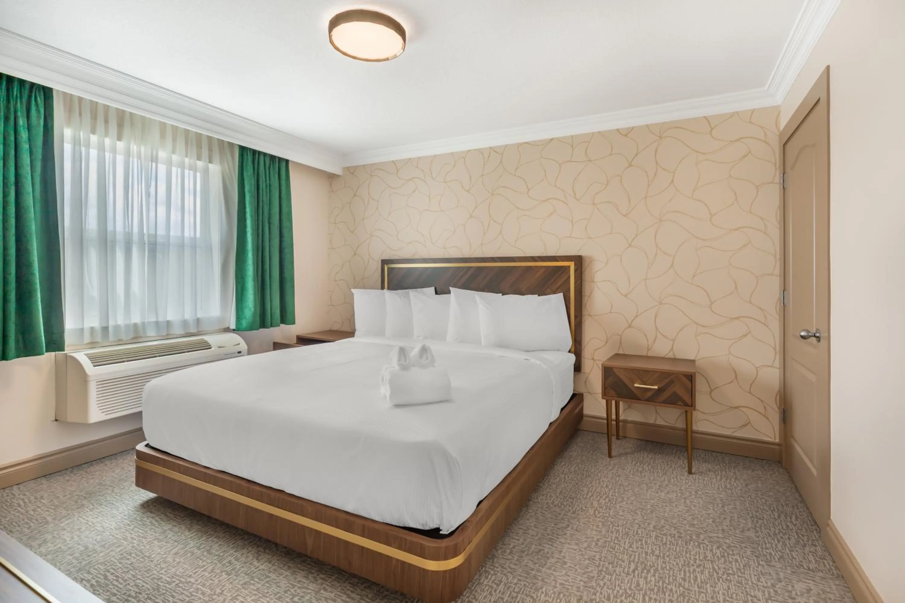 Bed in Velora Hinton, an Ascend Collection Hotel