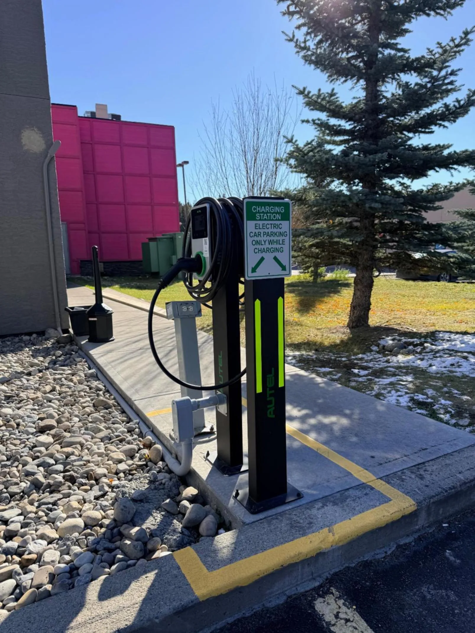 Parking in Velora Hinton, an Ascend Collection Hotel