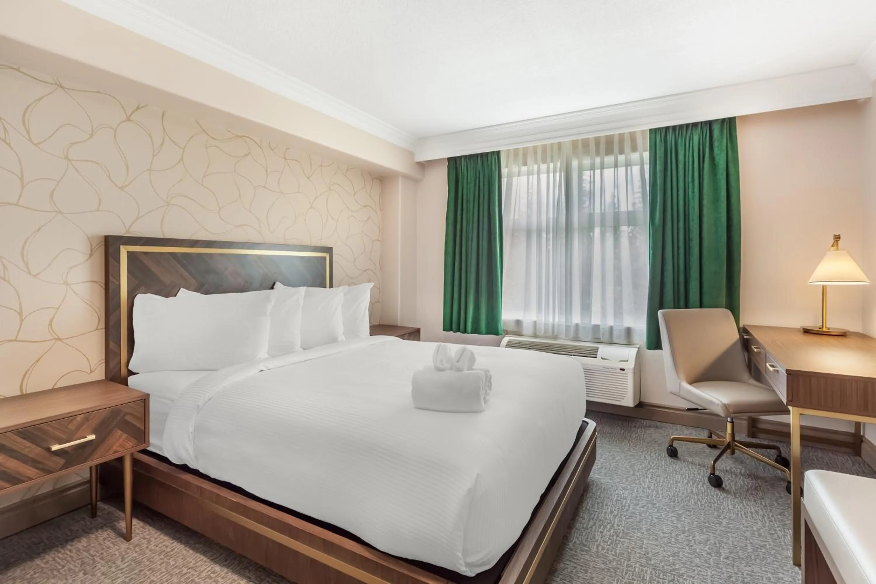 Bed in Velora Hinton, an Ascend Collection Hotel