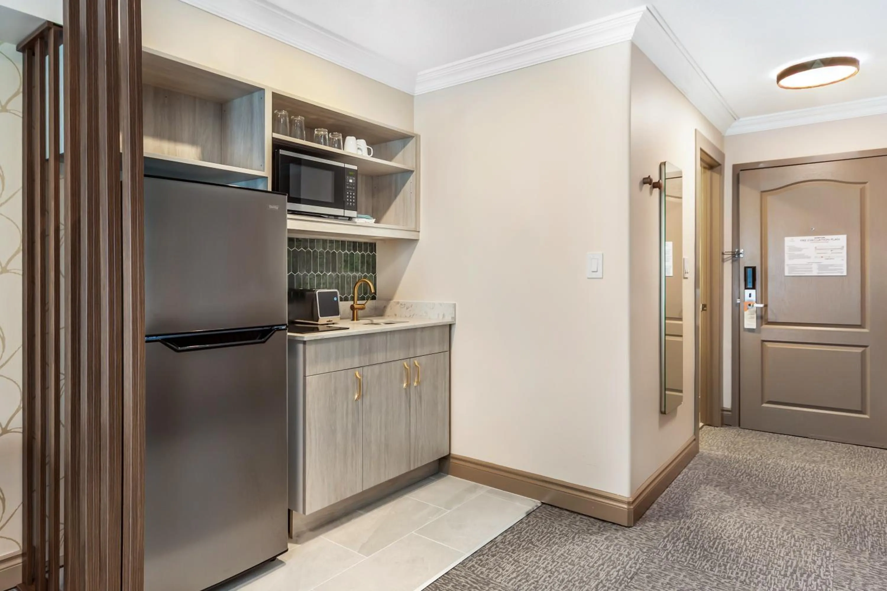 Kitchen or kitchenette in Velora Hinton, an Ascend Collection Hotel