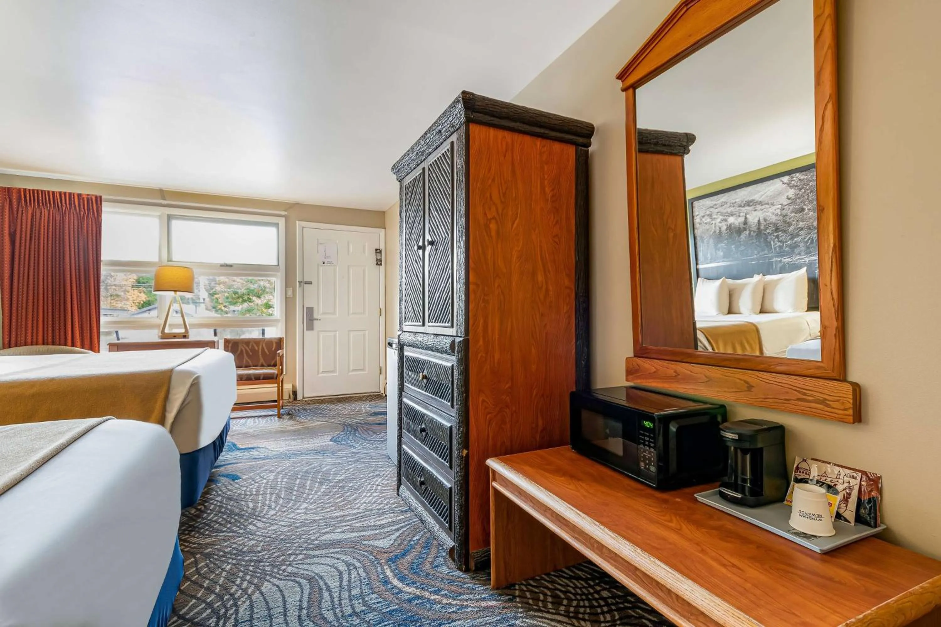 Photo of the whole room, Bed in Super 8 by Wyndham Lake George/Downtown