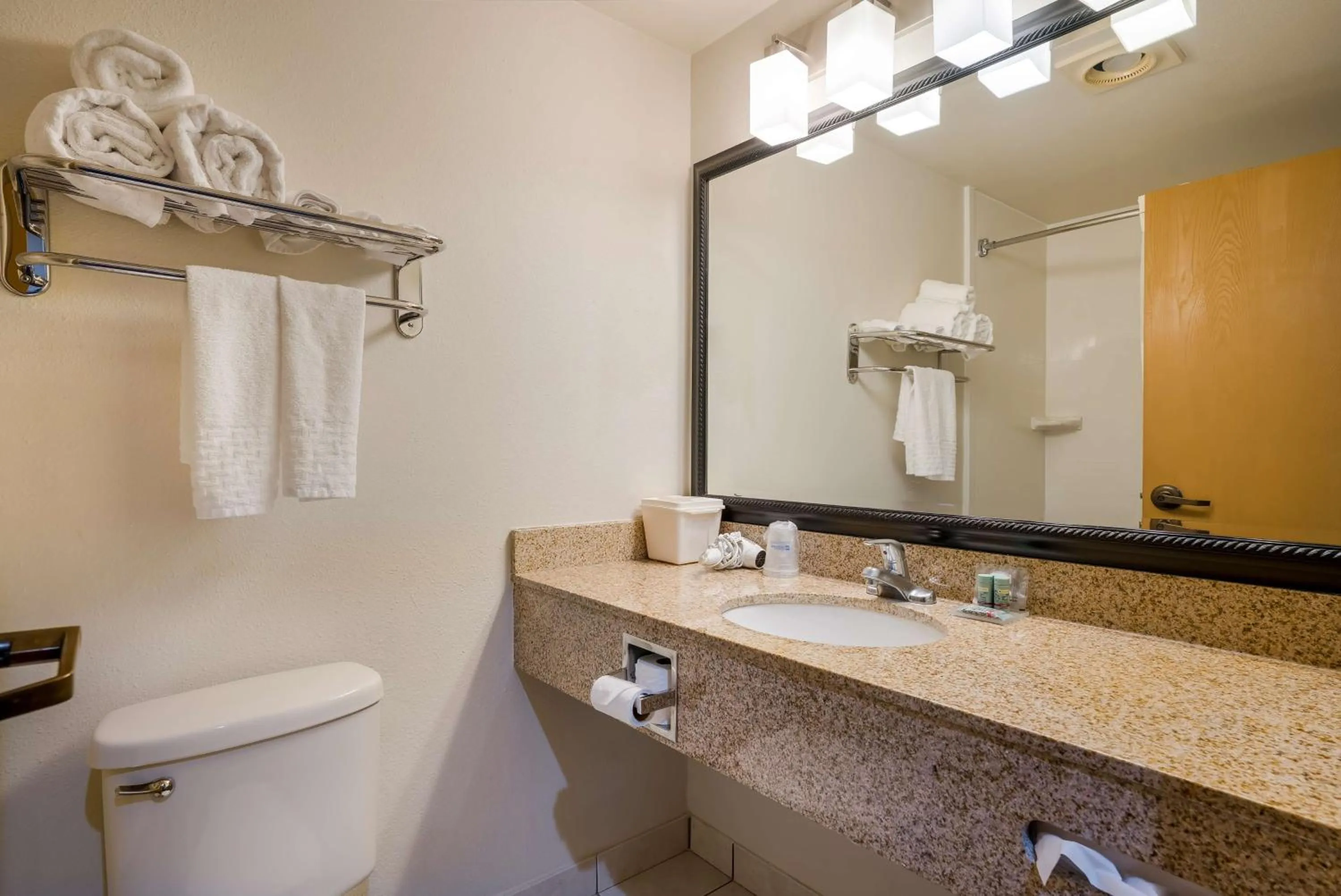 Bathroom in Best Western Hermiston Inn