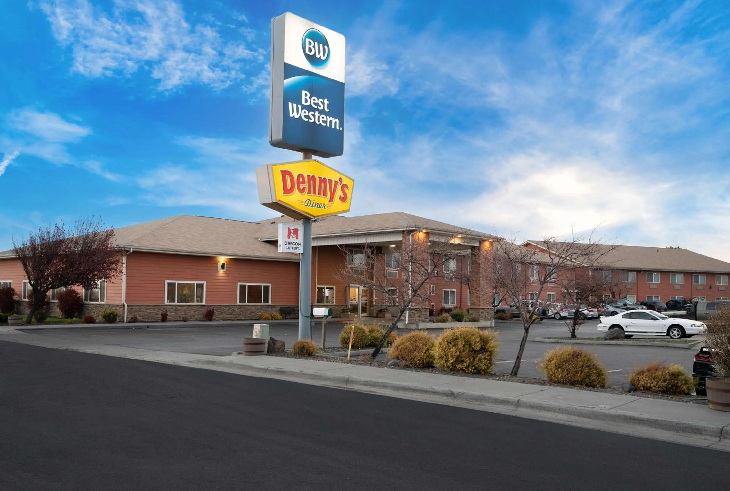 Property building in Best Western Hermiston Inn