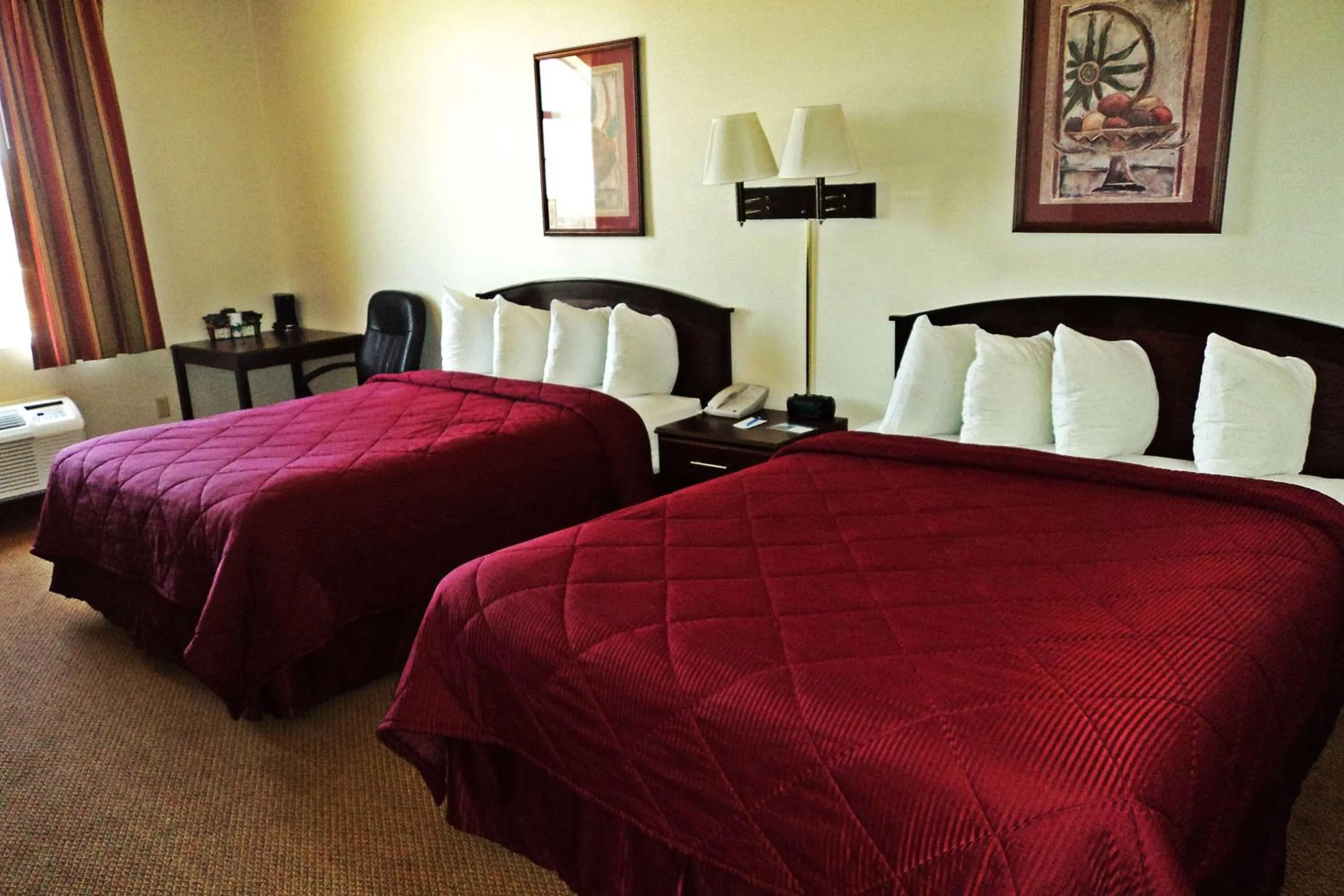 Photo of the whole room, Bed in Travelodge by Wyndham Carlsbad NM
