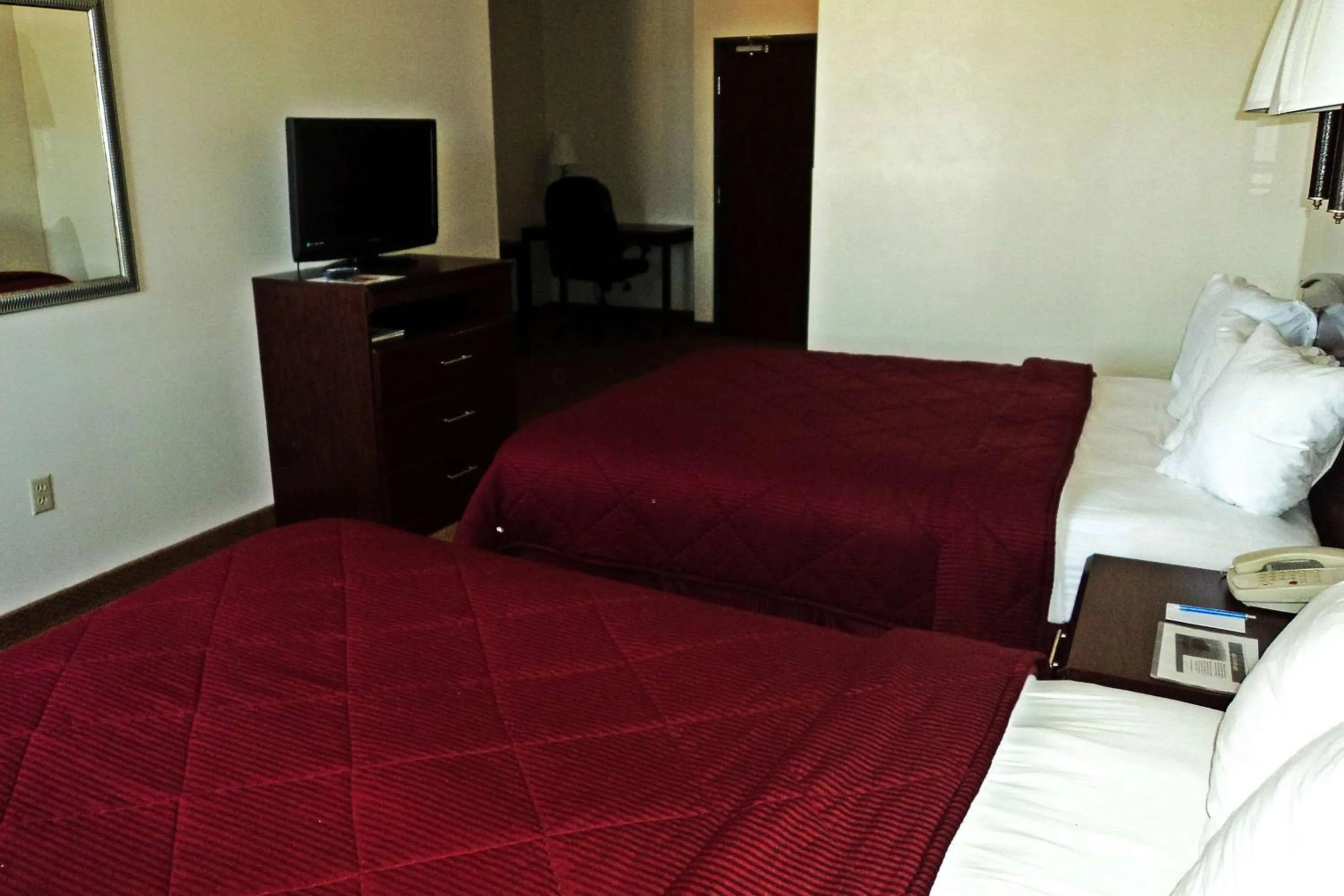 Photo of the whole room, Bed in Travelodge by Wyndham Carlsbad NM
