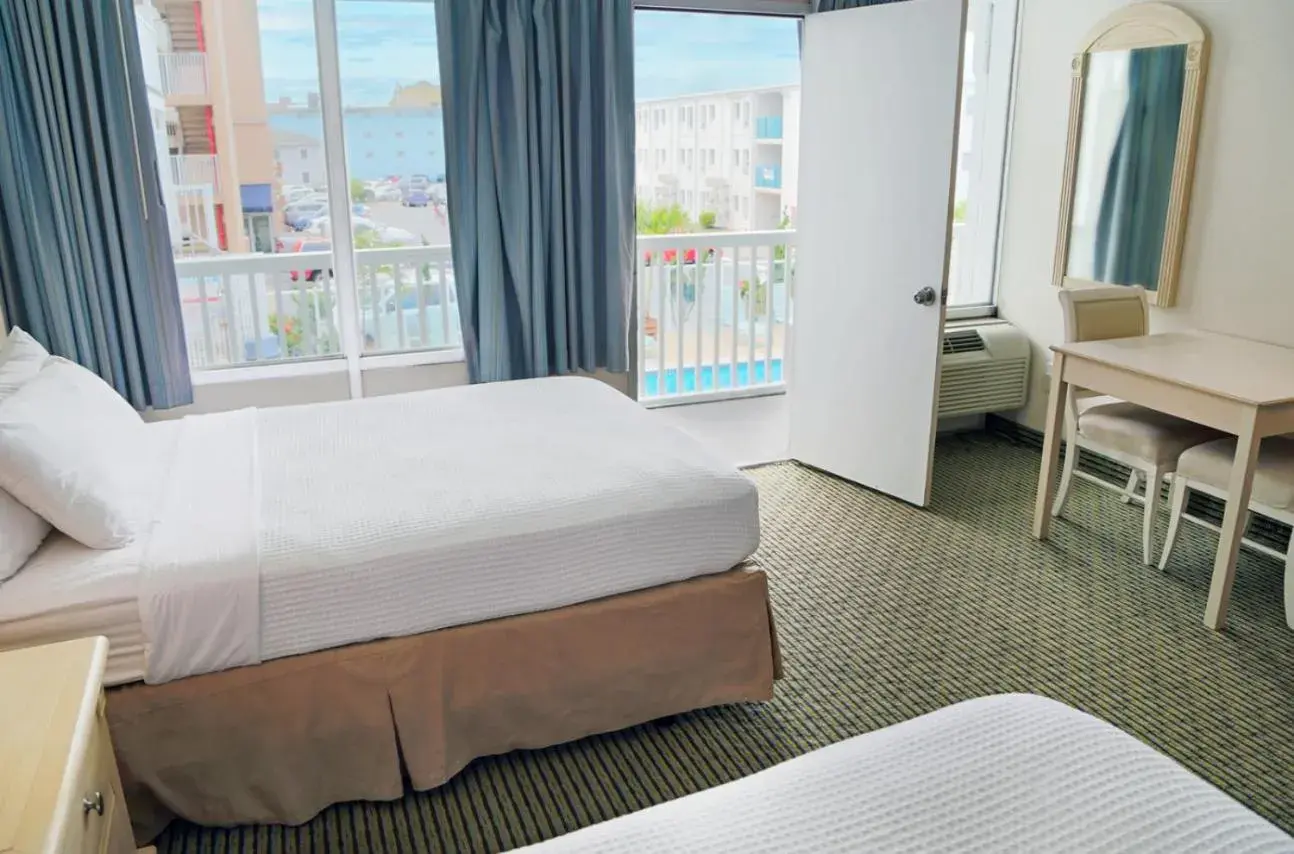 Pool view Room-2 double beds in Seabonay Oceanfront Motel Pool view Room-2 double beds in Seabonay Oceanfront Motel