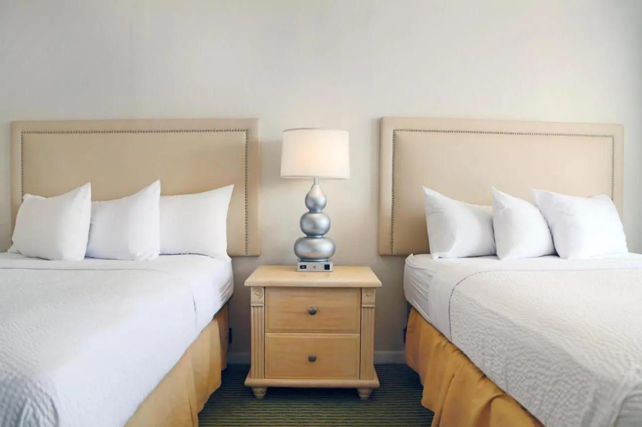 Bed in Seabonay Oceanfront Motel