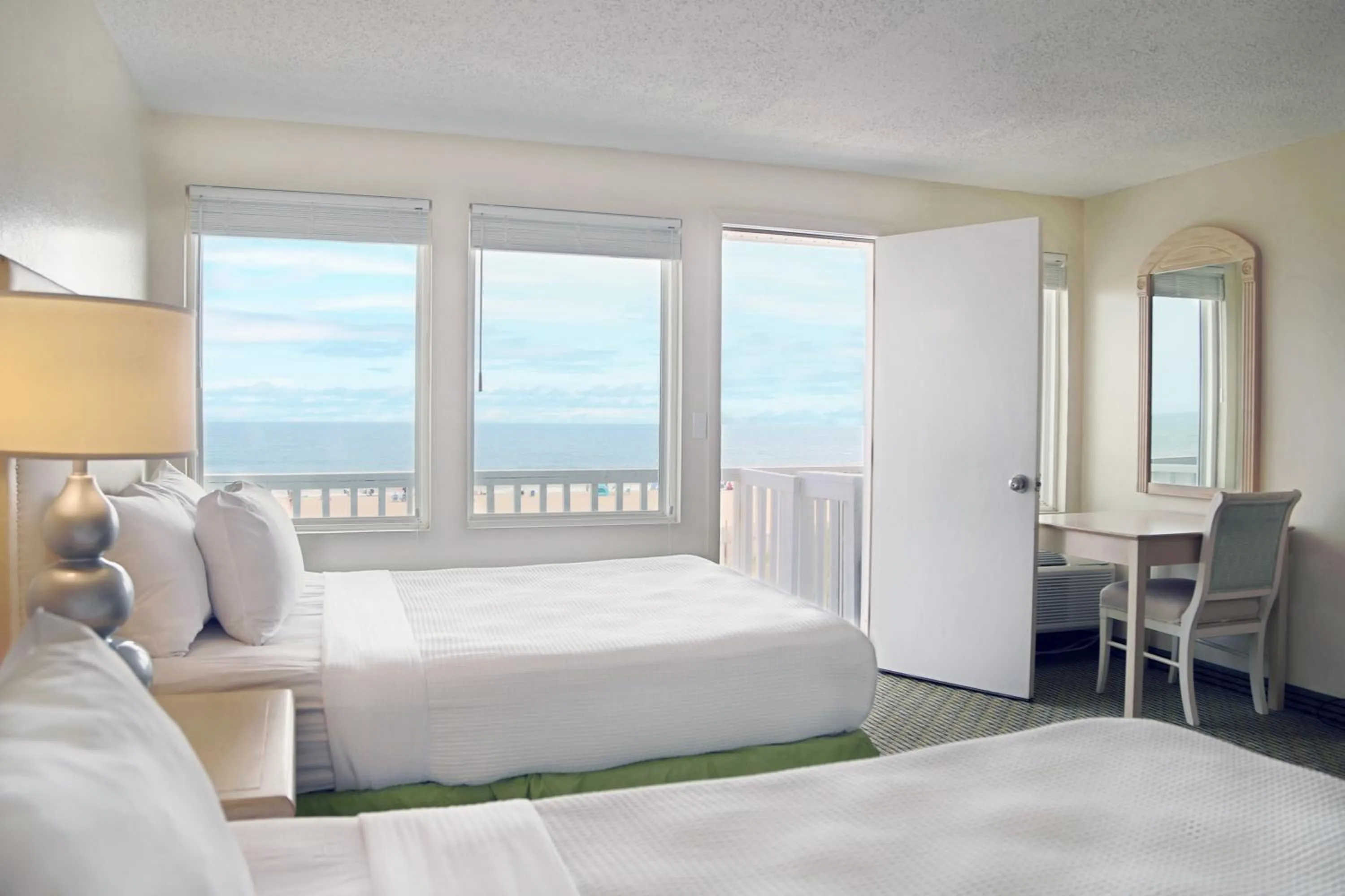Bedroom, Bed in Seabonay Oceanfront Motel