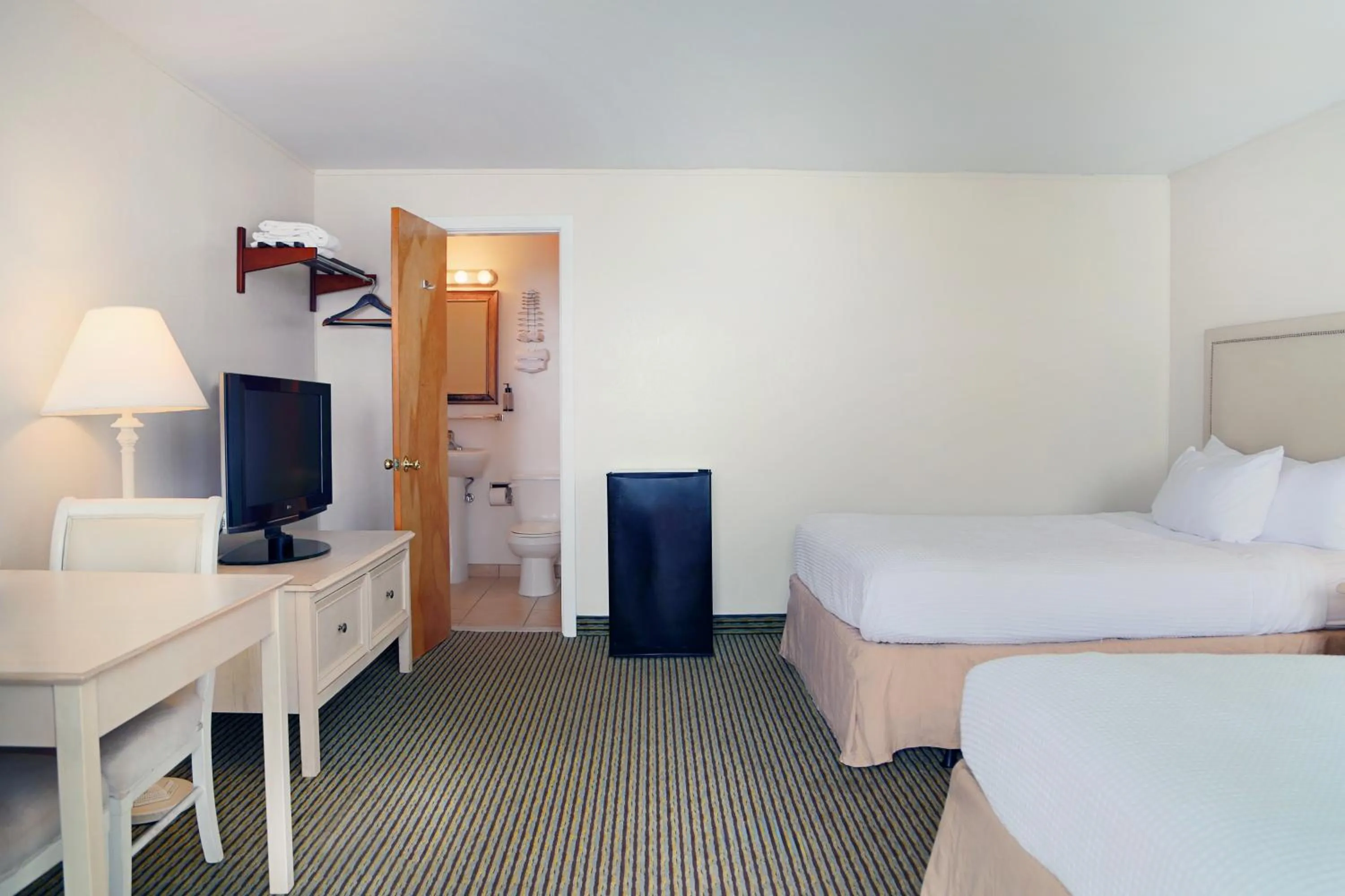 TV and multimedia, Bed in Seabonay Oceanfront Motel