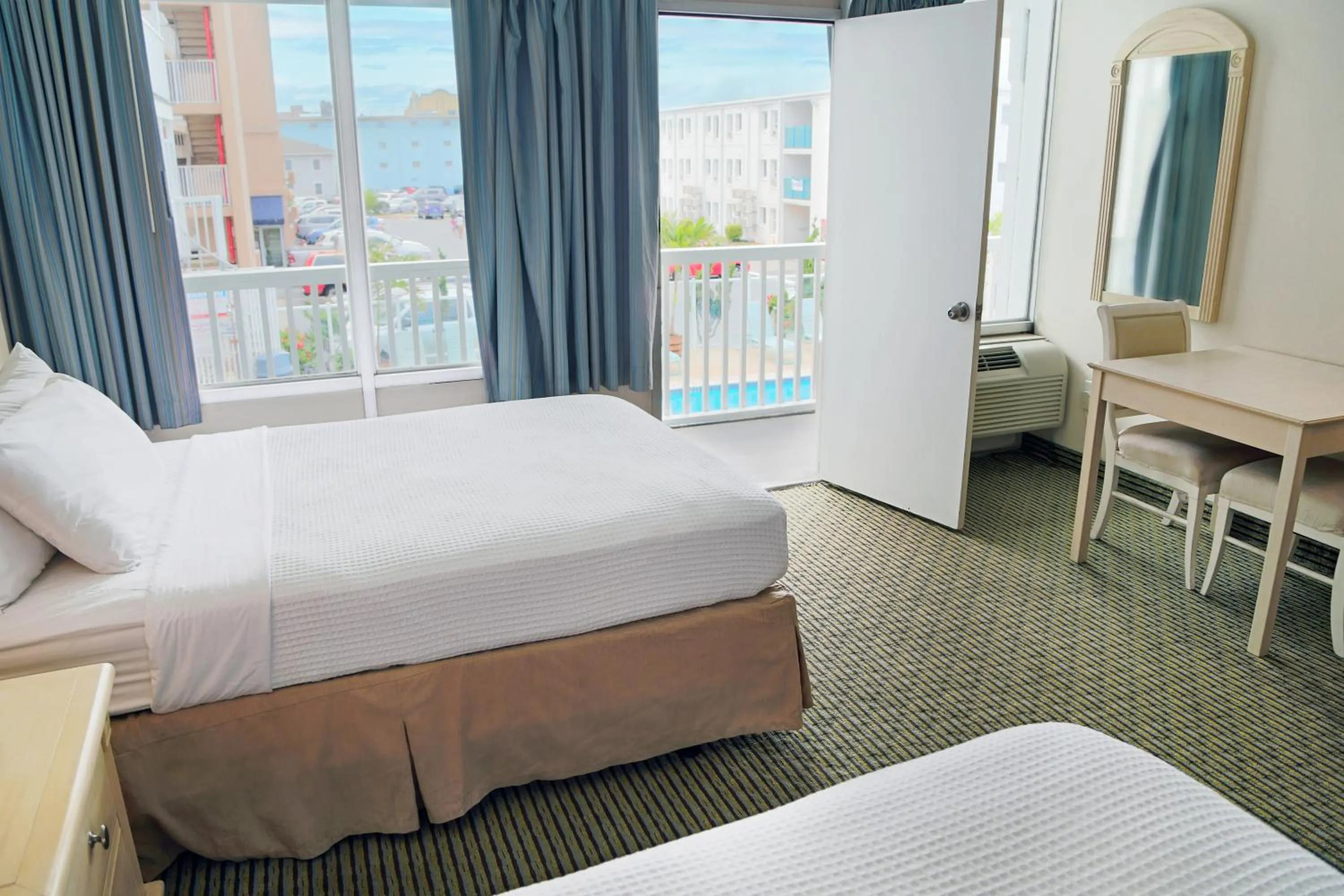 Bed in Seabonay Oceanfront Motel