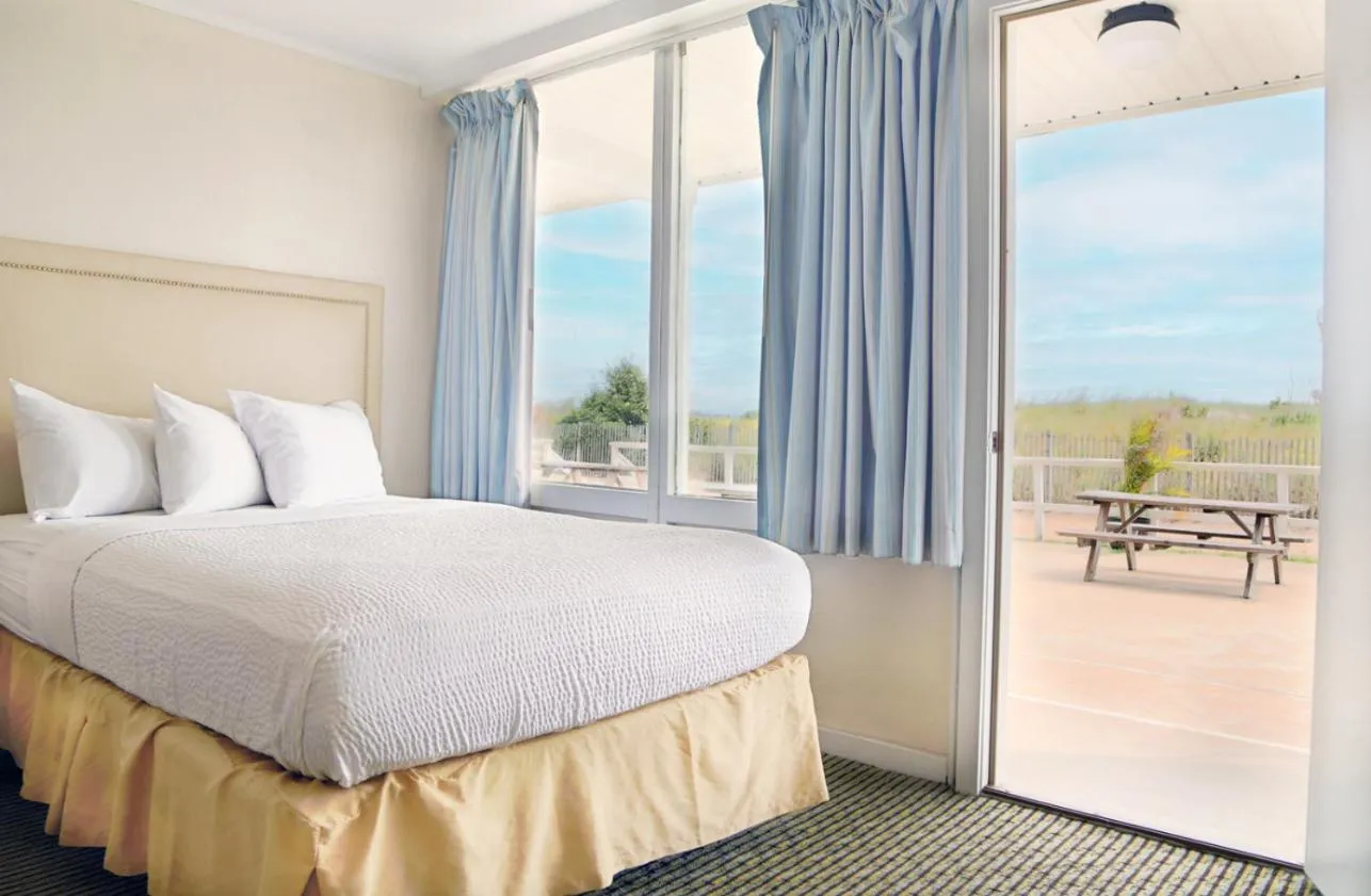 Bed in Seabonay Oceanfront Motel