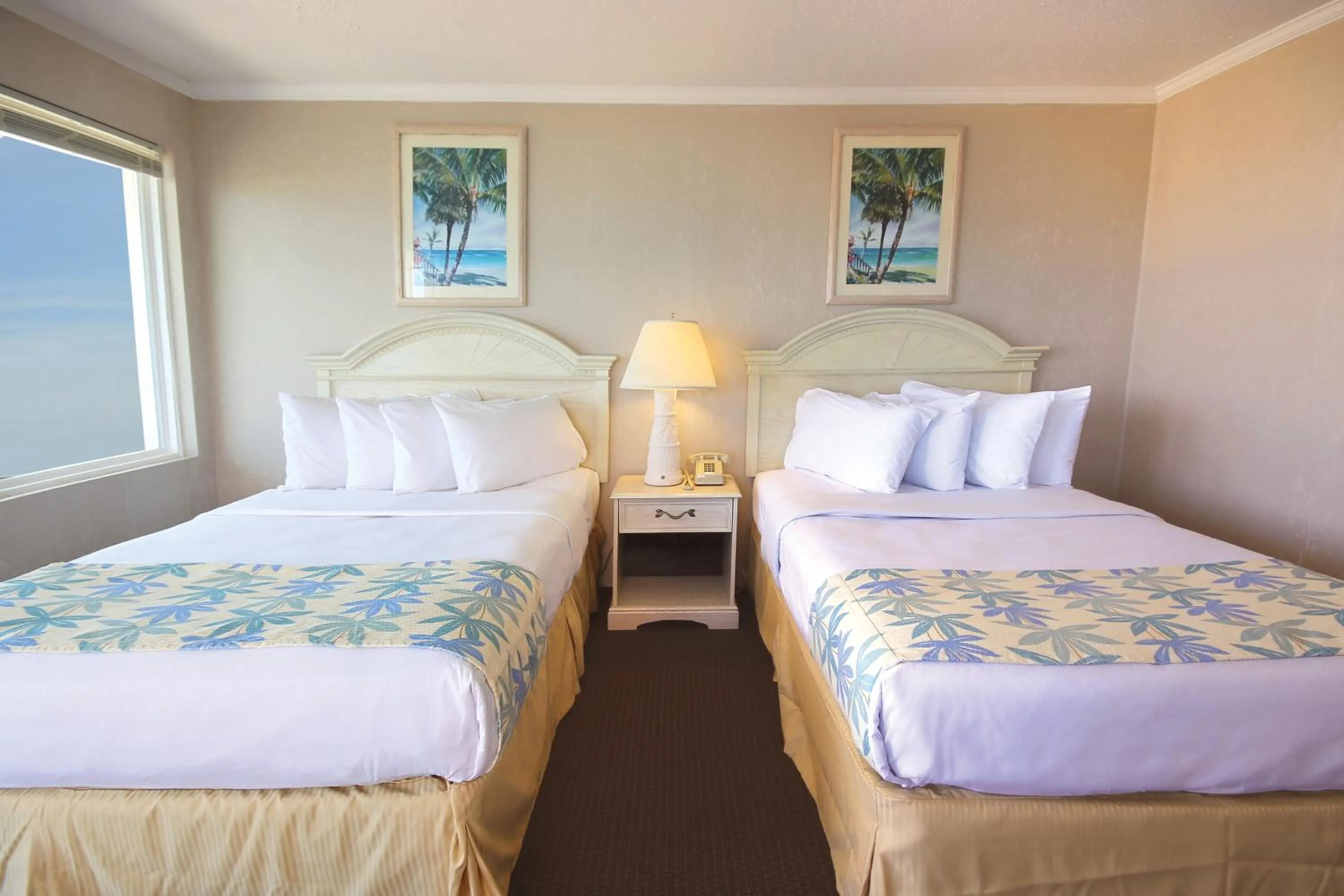 Bed in Seabonay Oceanfront Motel