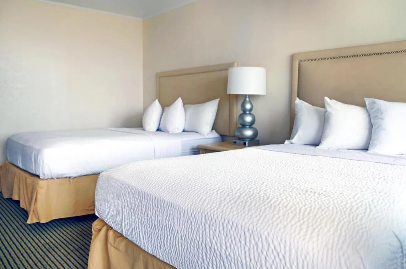 Bed in Seabonay Oceanfront Motel