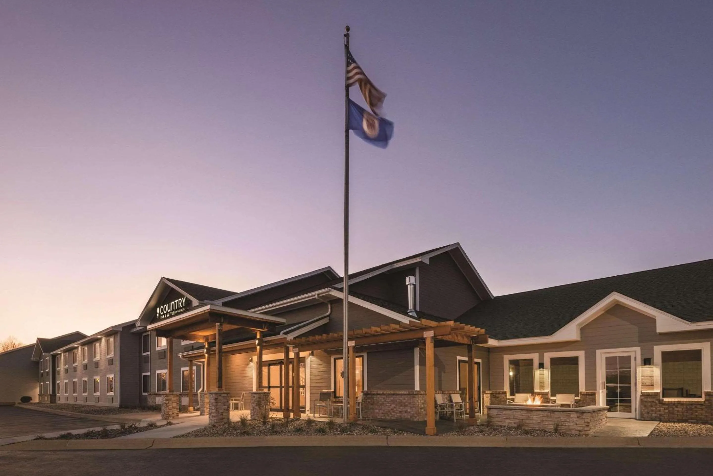 Property building in Country Inn & Suites by Radisson, Northfield, MN
