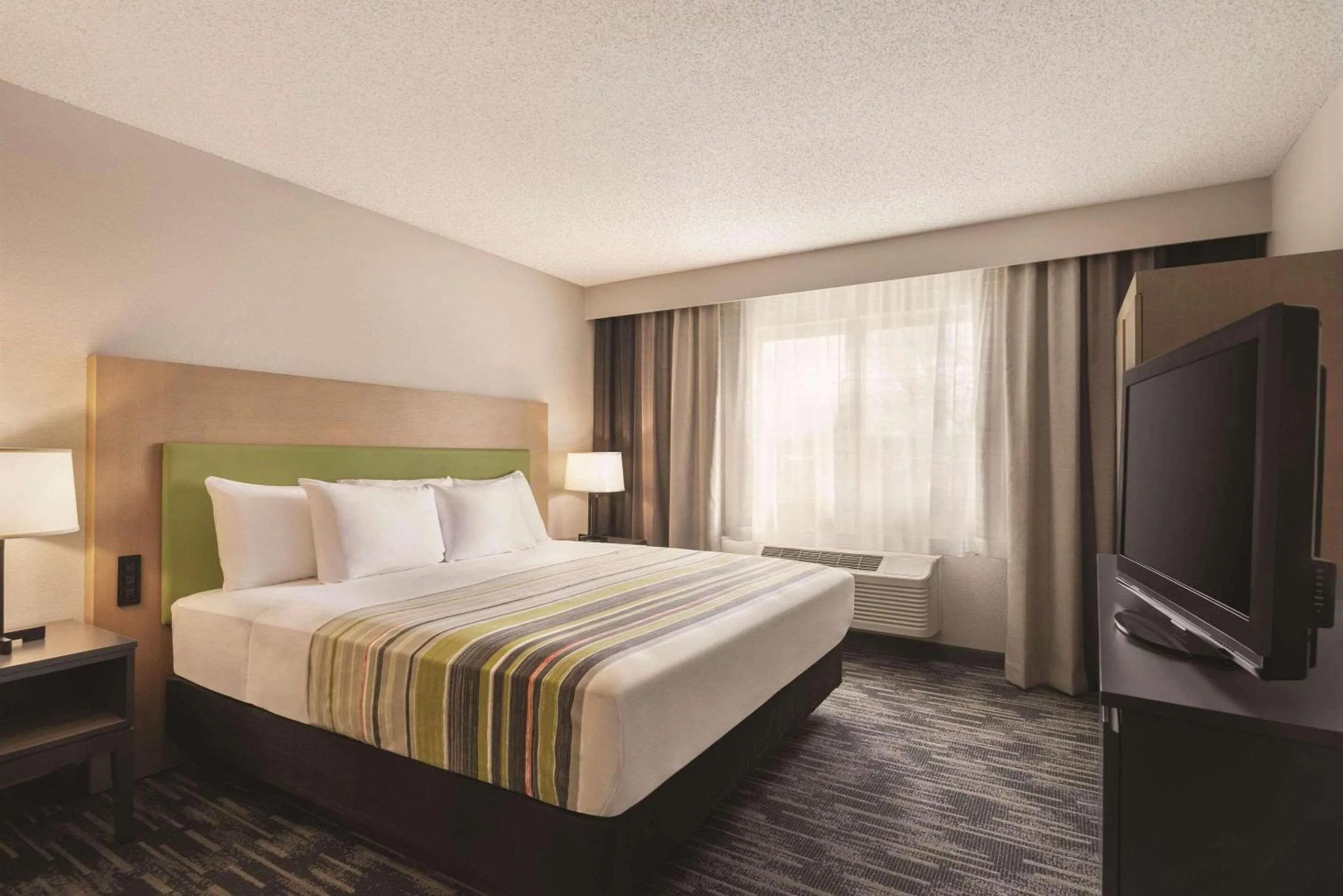 Bedroom, Bed in Country Inn & Suites by Radisson, Northfield, MN