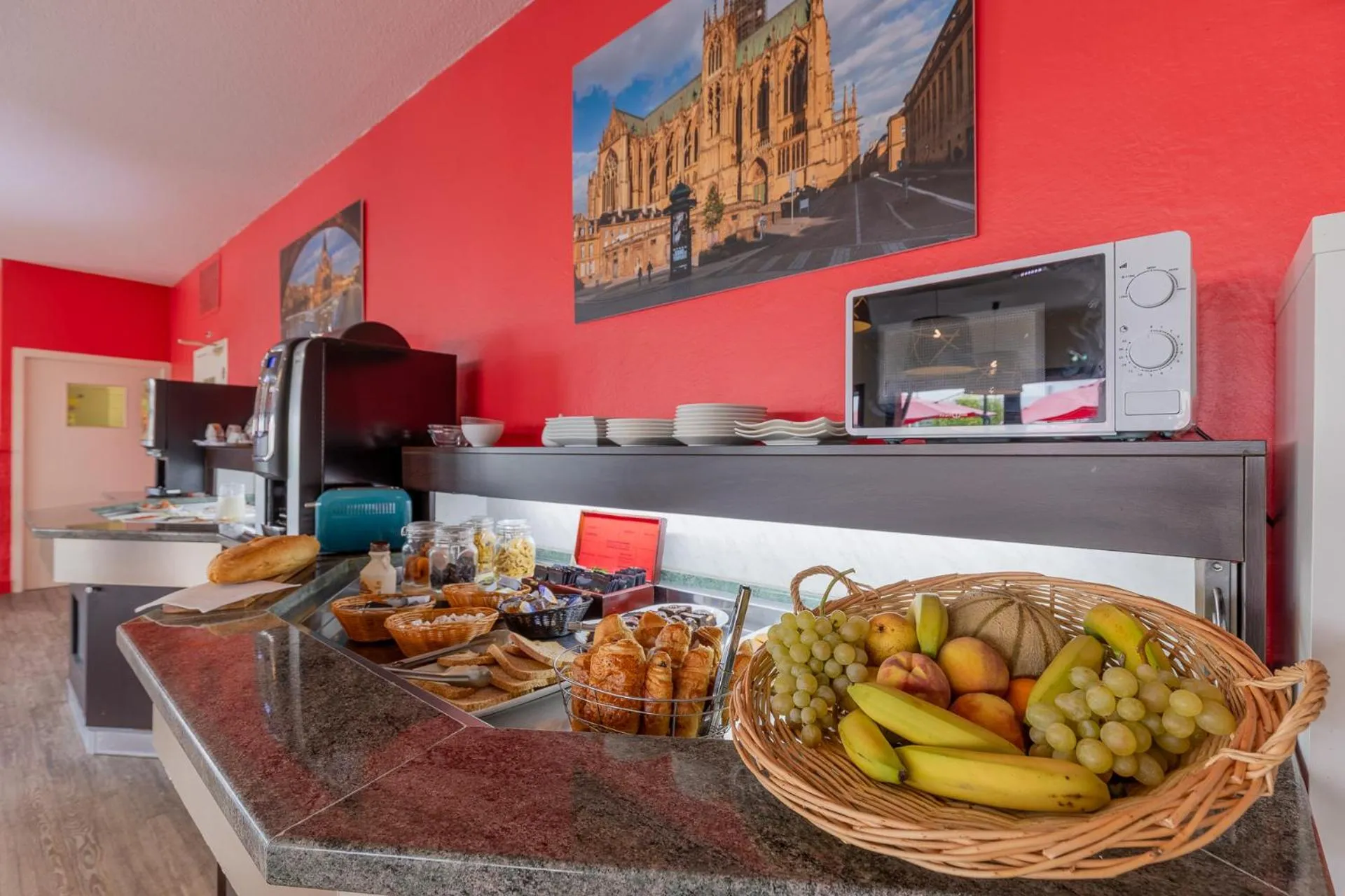 Breakfast in HÔTEL ÉDEN - Metz Nord - Woippy - Porte du Luxembourg - A31