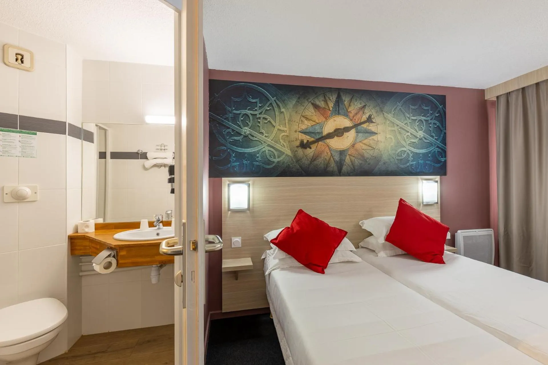 Bedroom, Bed in HÔTEL ÉDEN - Metz Nord - Woippy - Porte du Luxembourg - A31