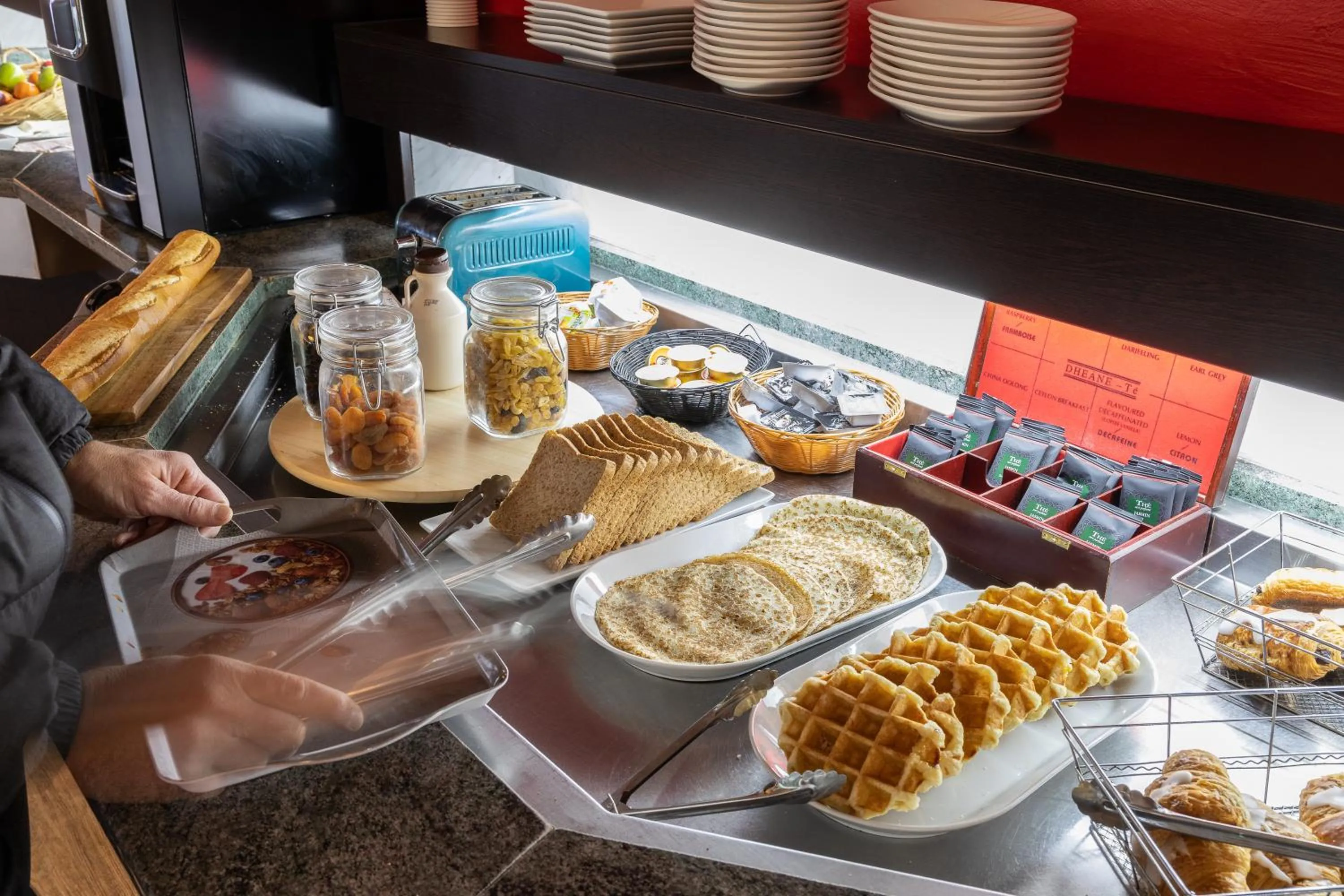 Food and drinks in HÔTEL ÉDEN - Metz Nord - Woippy - Porte du Luxembourg - A31