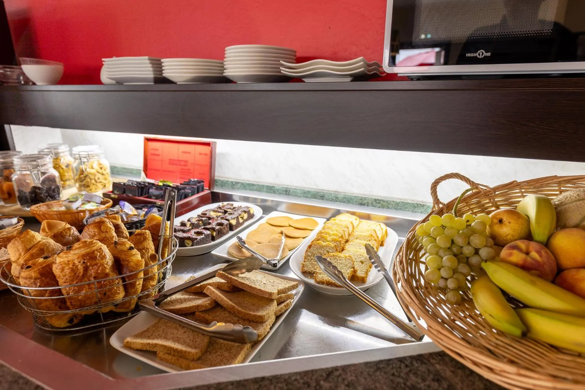 Breakfast in HÔTEL ÉDEN - Metz Nord - Woippy - Porte du Luxembourg - A31