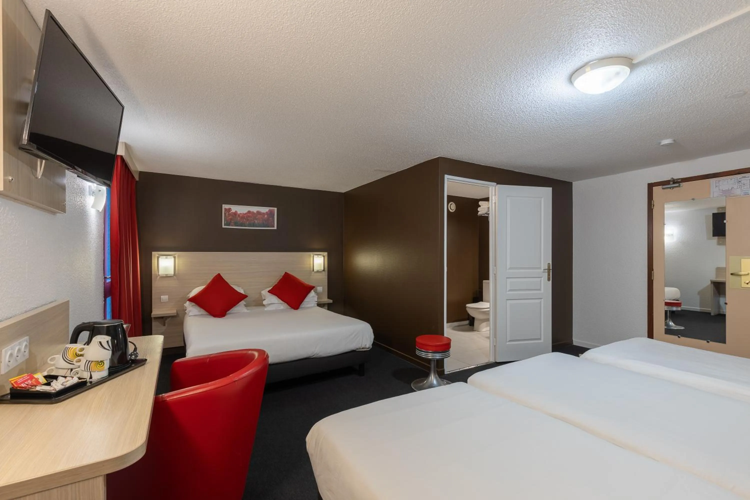 Photo of the whole room, Bed in HÔTEL ÉDEN - Metz Nord - Woippy - Porte du Luxembourg - A31