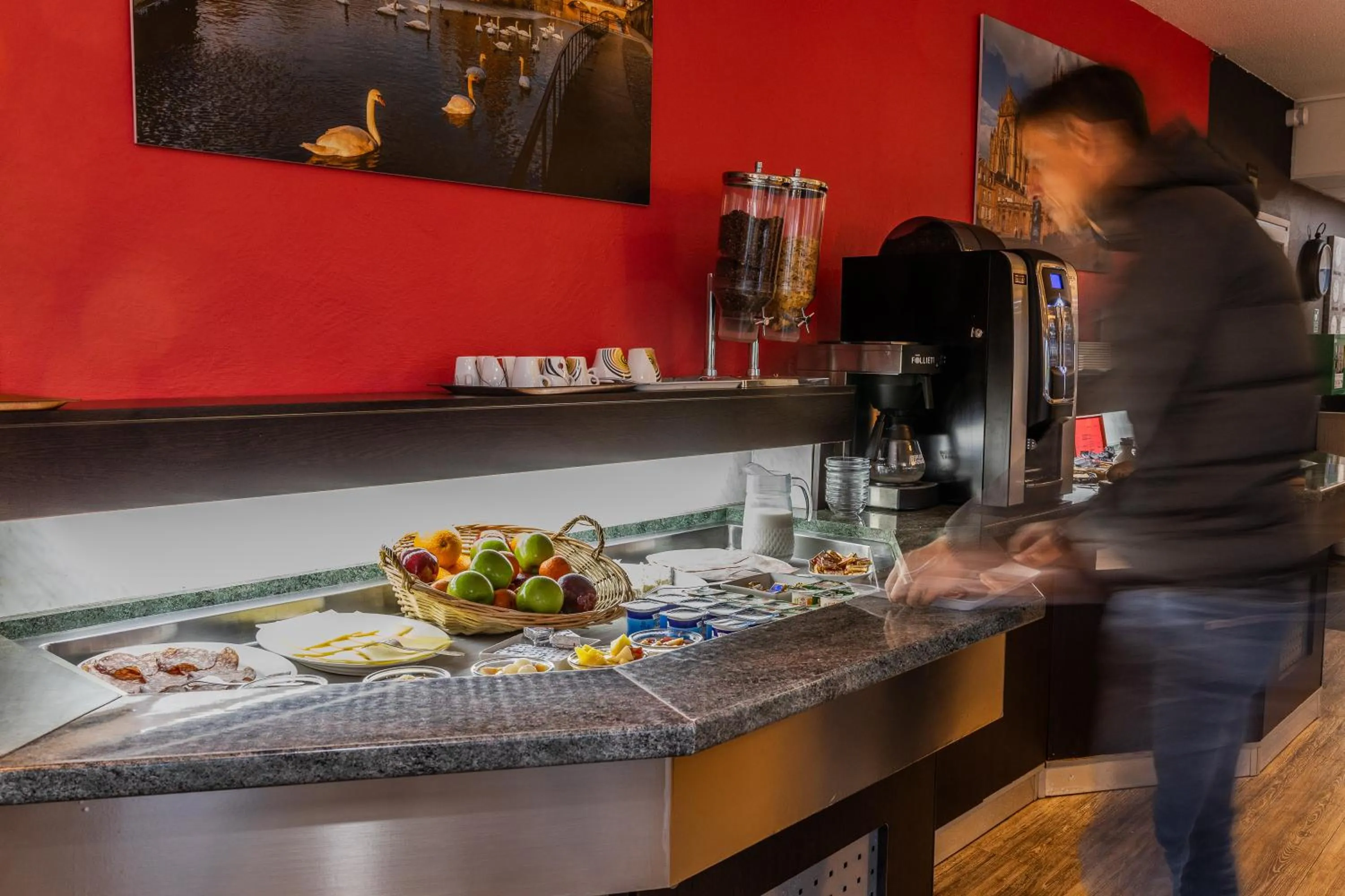 Food and drinks in HÔTEL ÉDEN - Metz Nord - Woippy - Porte du Luxembourg - A31