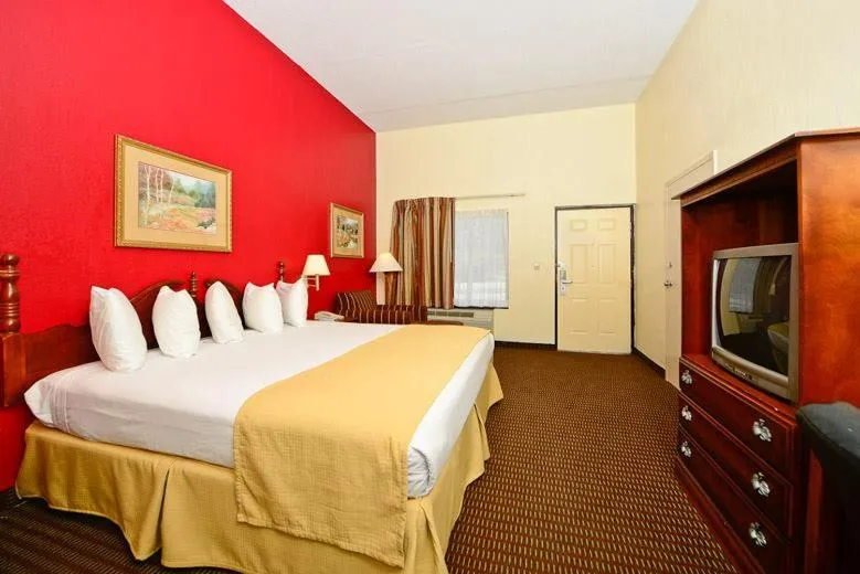 Photo of the whole room in Manchester Heritage Inn & Suites