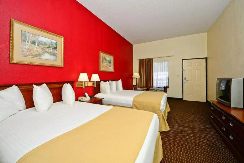 Photo of the whole room in Manchester Heritage Inn & Suites
