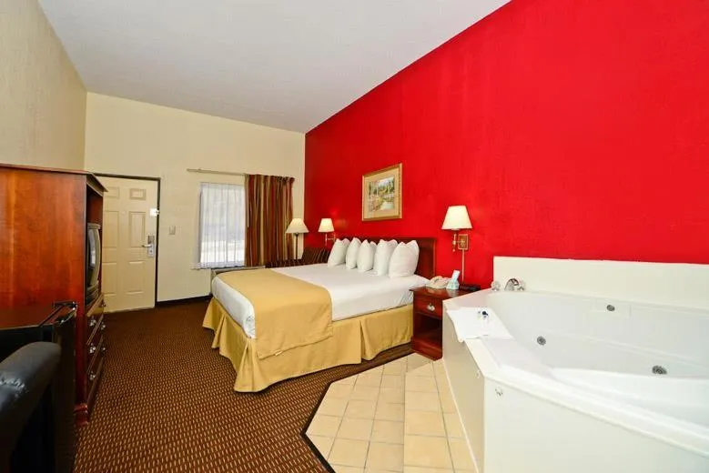 Photo of the whole room in Manchester Heritage Inn & Suites