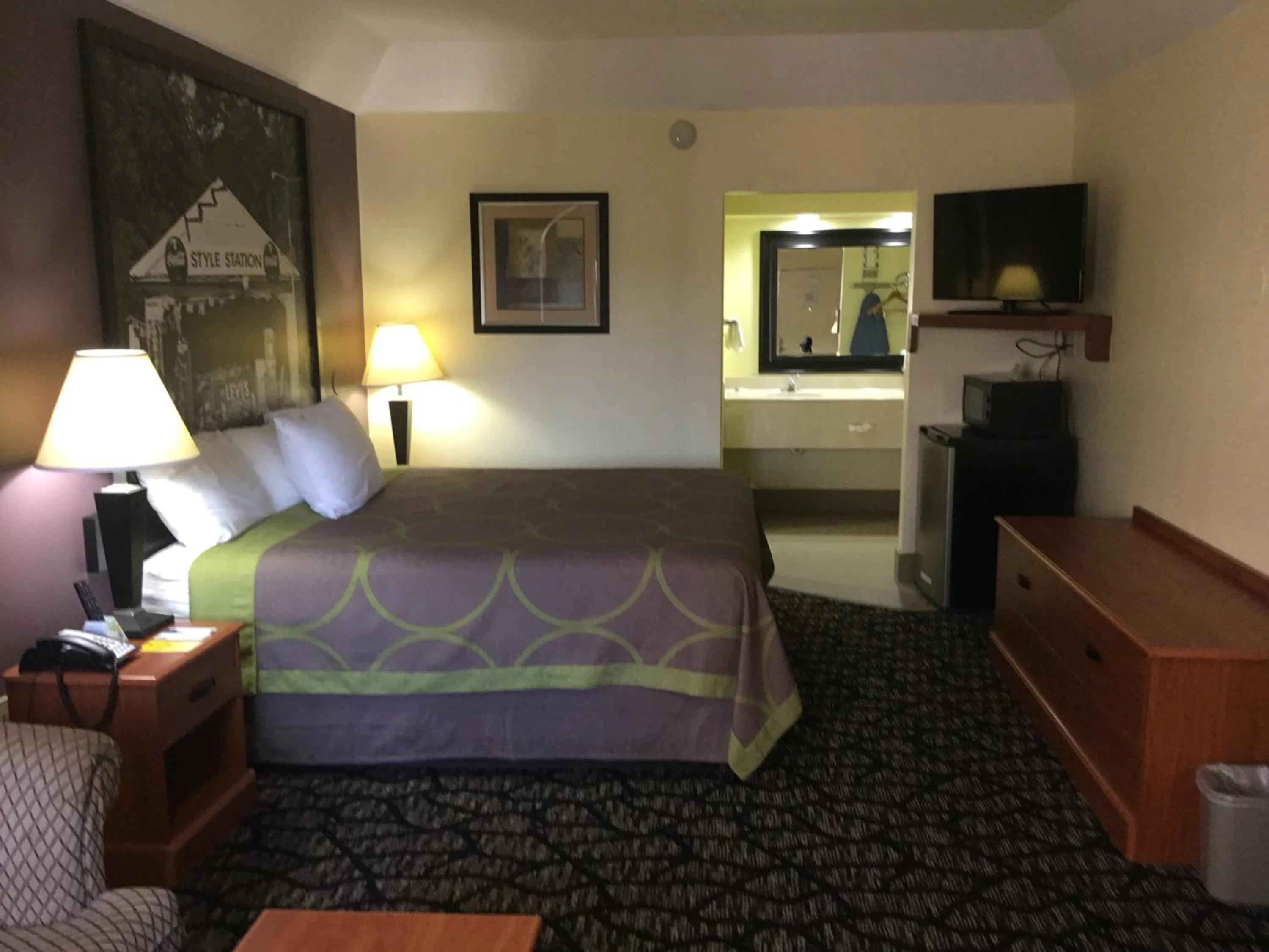 Seating area, Bed in Super 8 by Wyndham Fairfield Tx