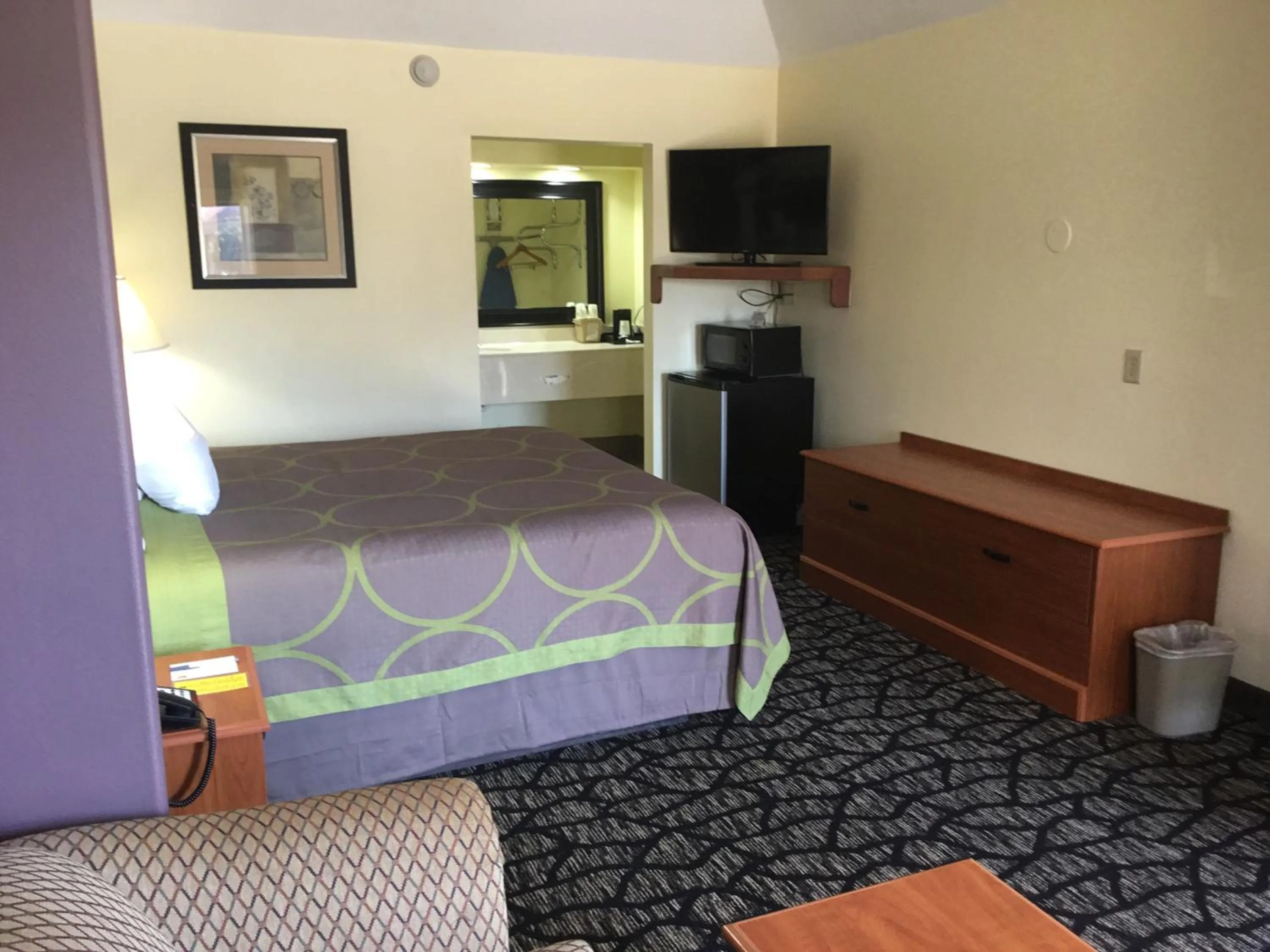 Photo of the whole room, Bed in Super 8 by Wyndham Fairfield Tx