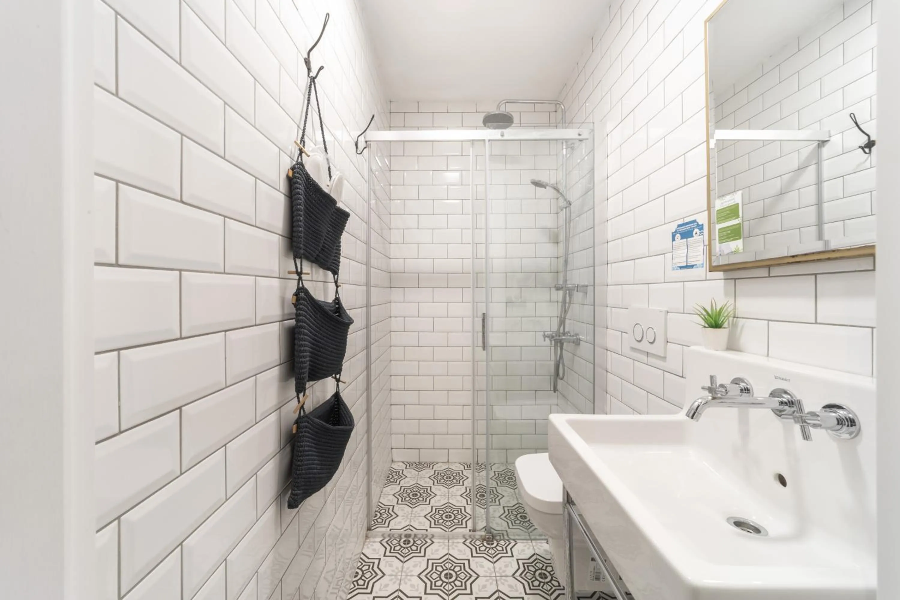 Shower in Hotel Des Arts Galata