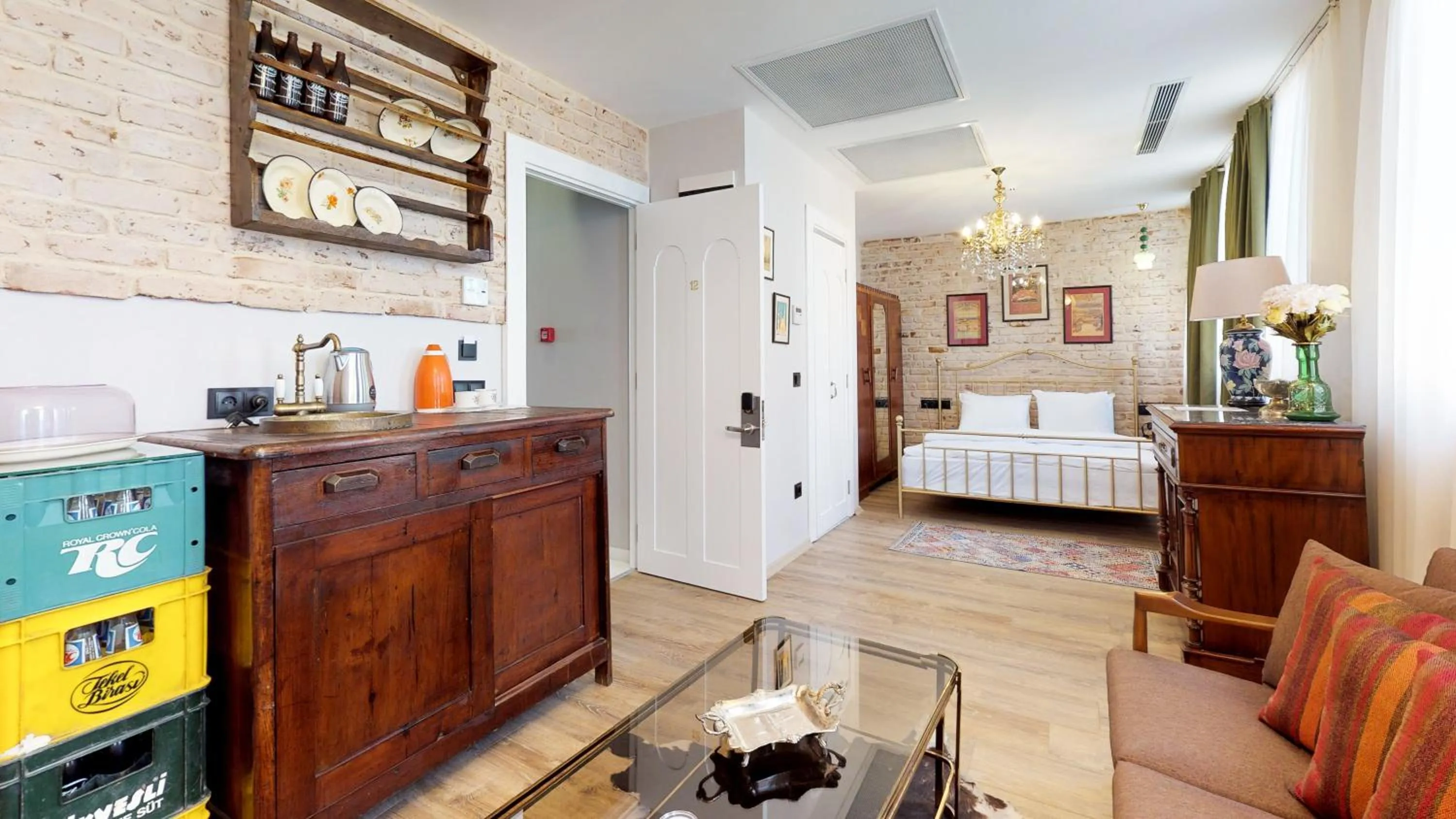 Photo of the whole room, Bed in Hotel Des Arts Galata