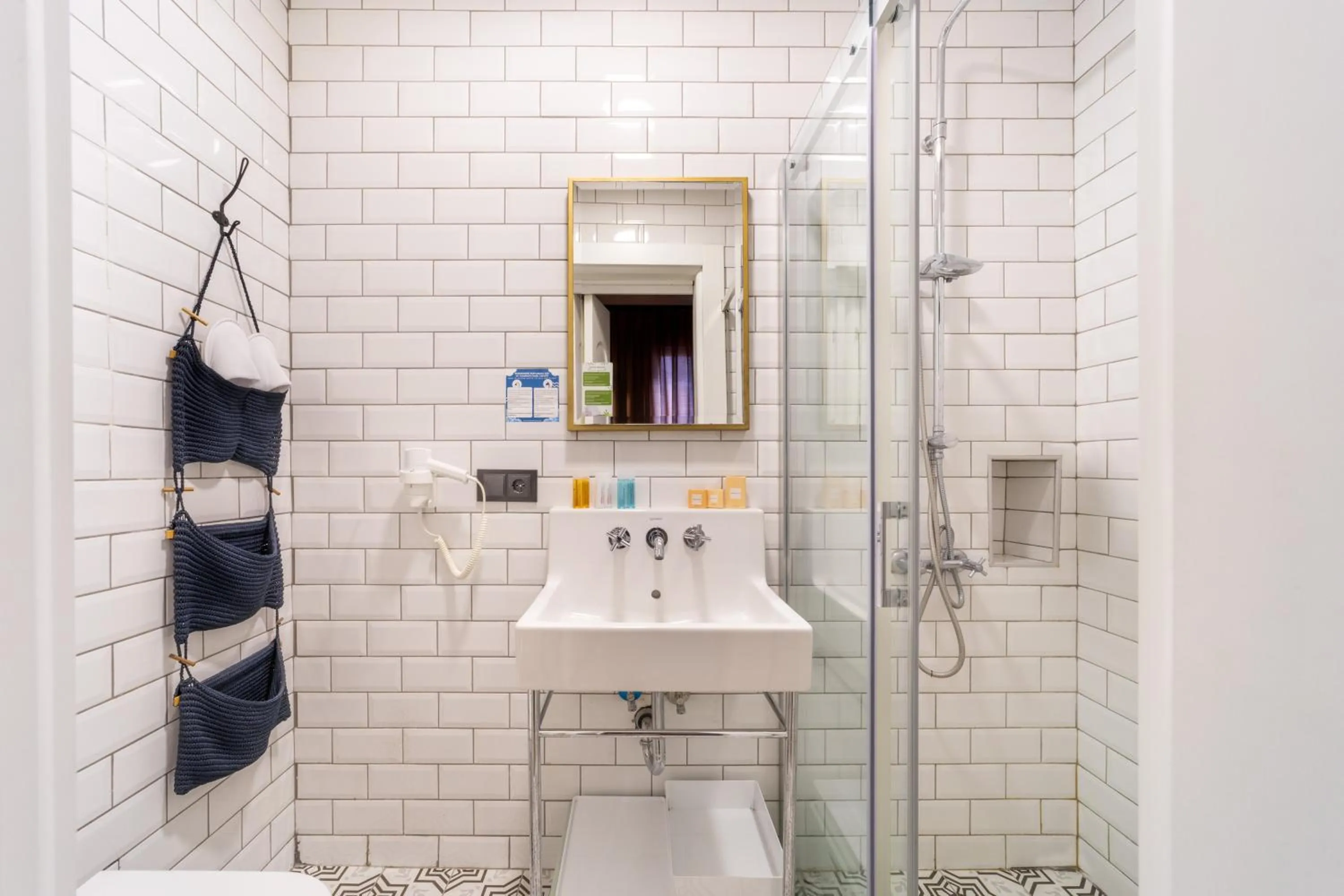 Shower in Hotel Des Arts Galata