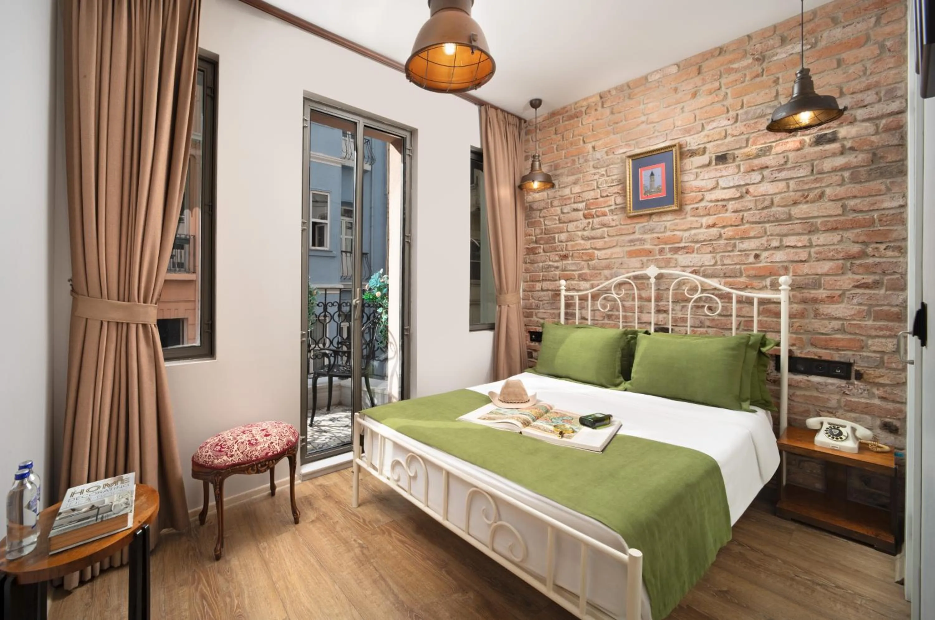 Bed in Hotel Des Arts Galata