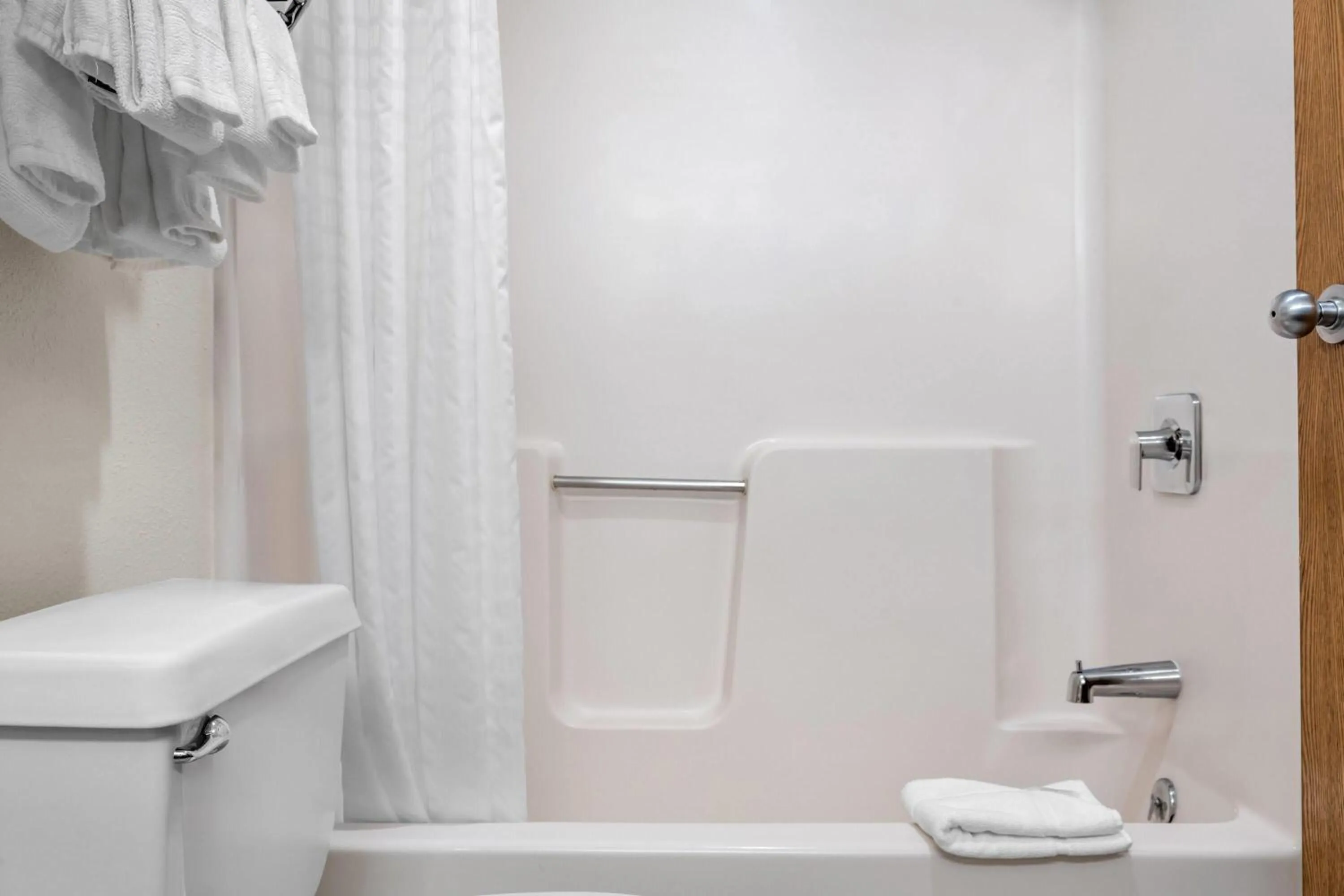 Bathroom in Super 8 by Wyndham Custer/Crazy Horse Area